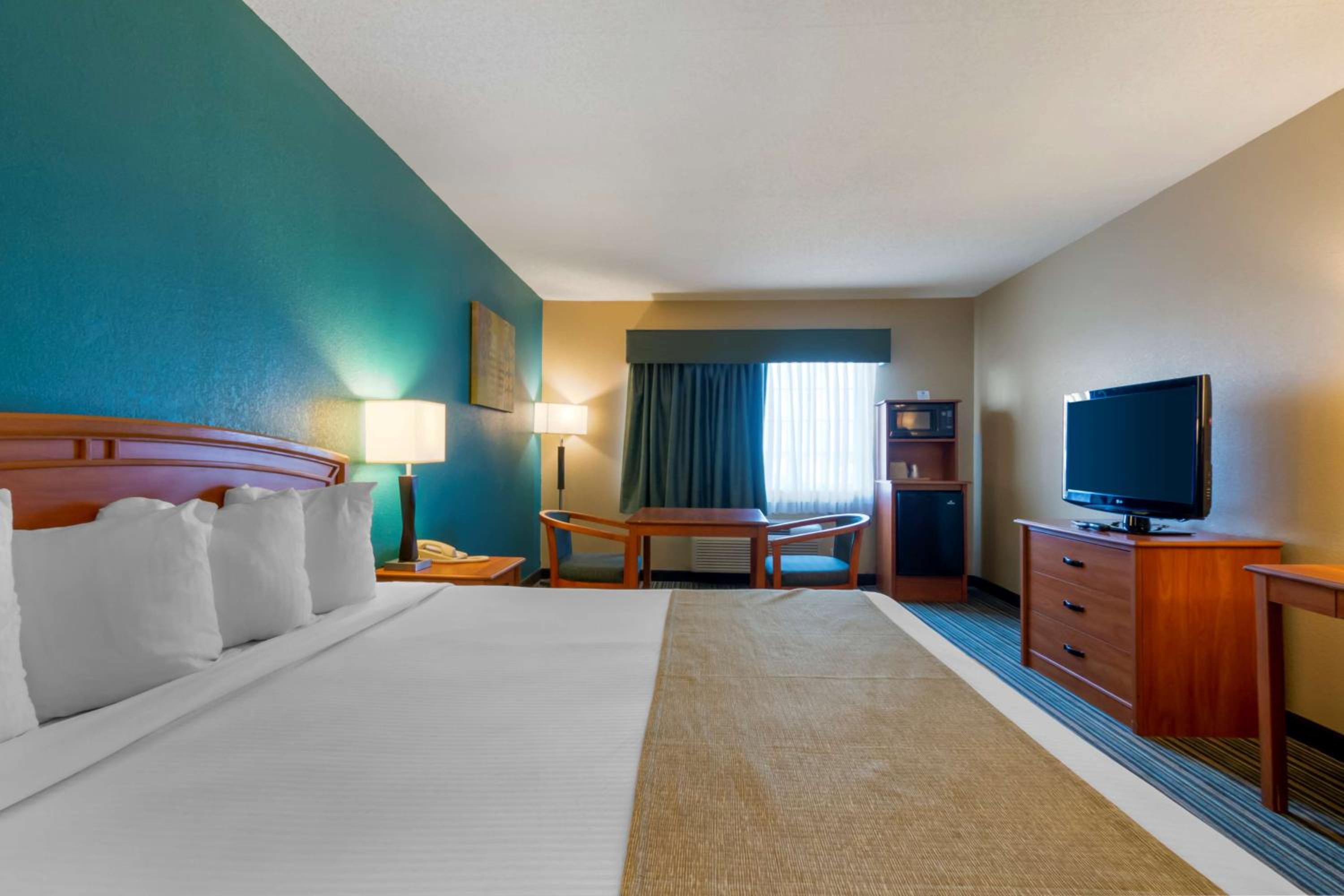 King Room - Non-Smoking - Photo 1