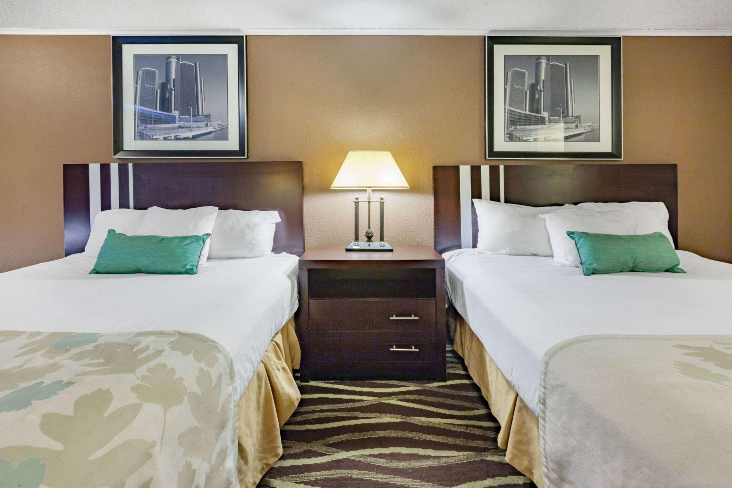 Queen Room With Two Queen Beds - Non-Smoking photo 2