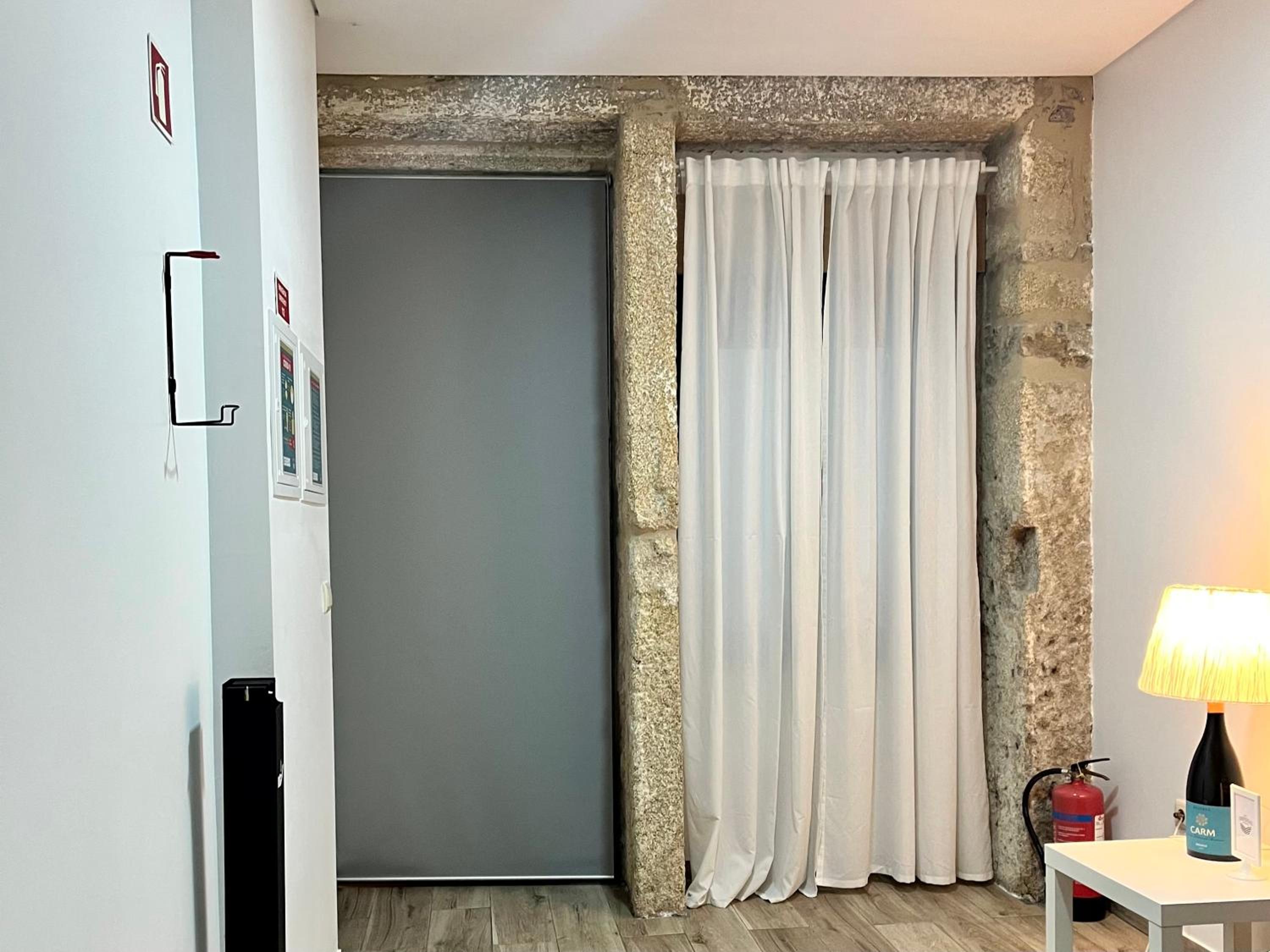 One-Bedroom Apartment - Photo 2