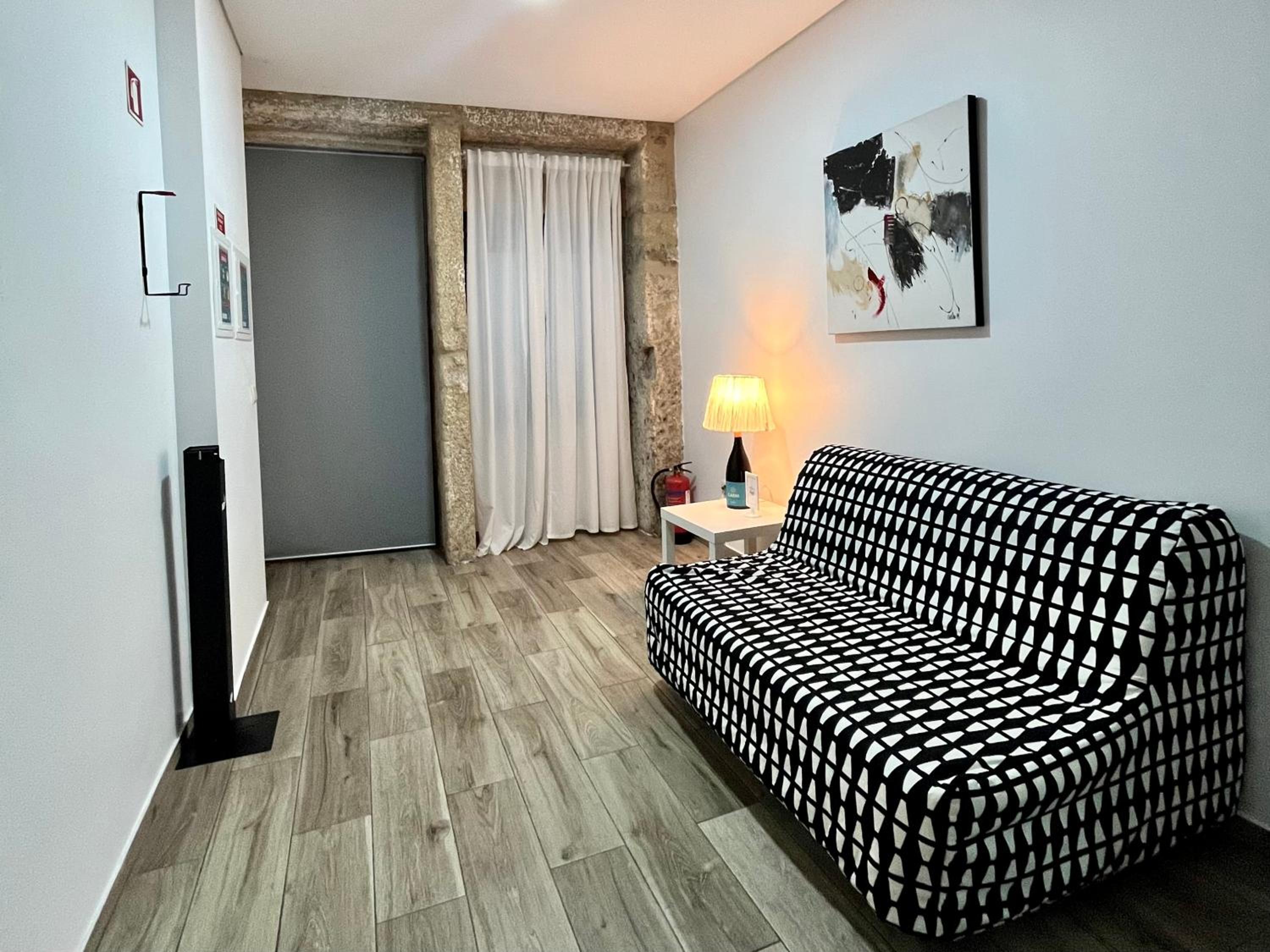 One-Bedroom Apartment - Photo 15