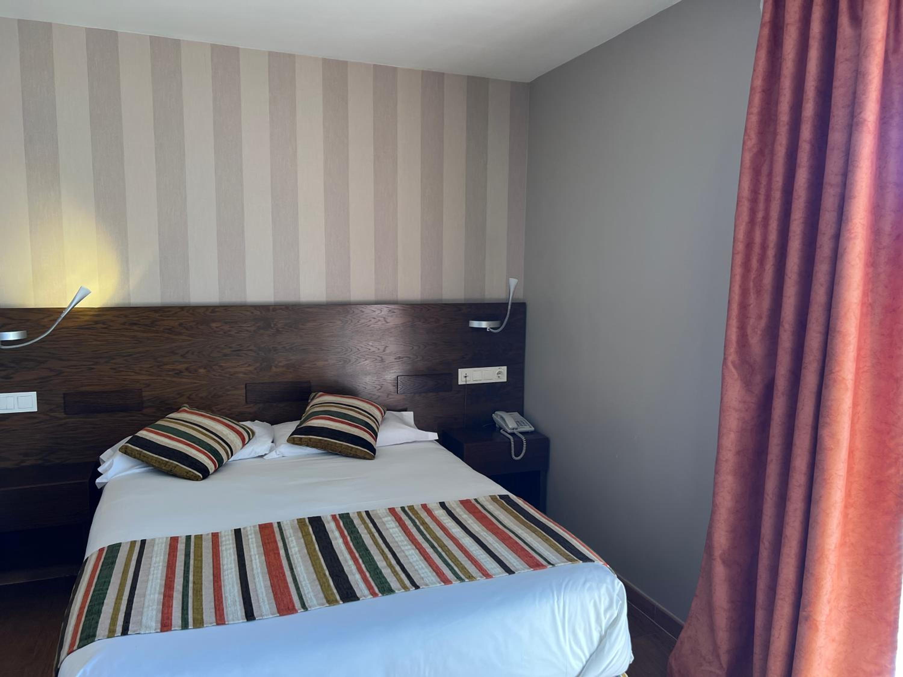 Twin Room - Photo 10
