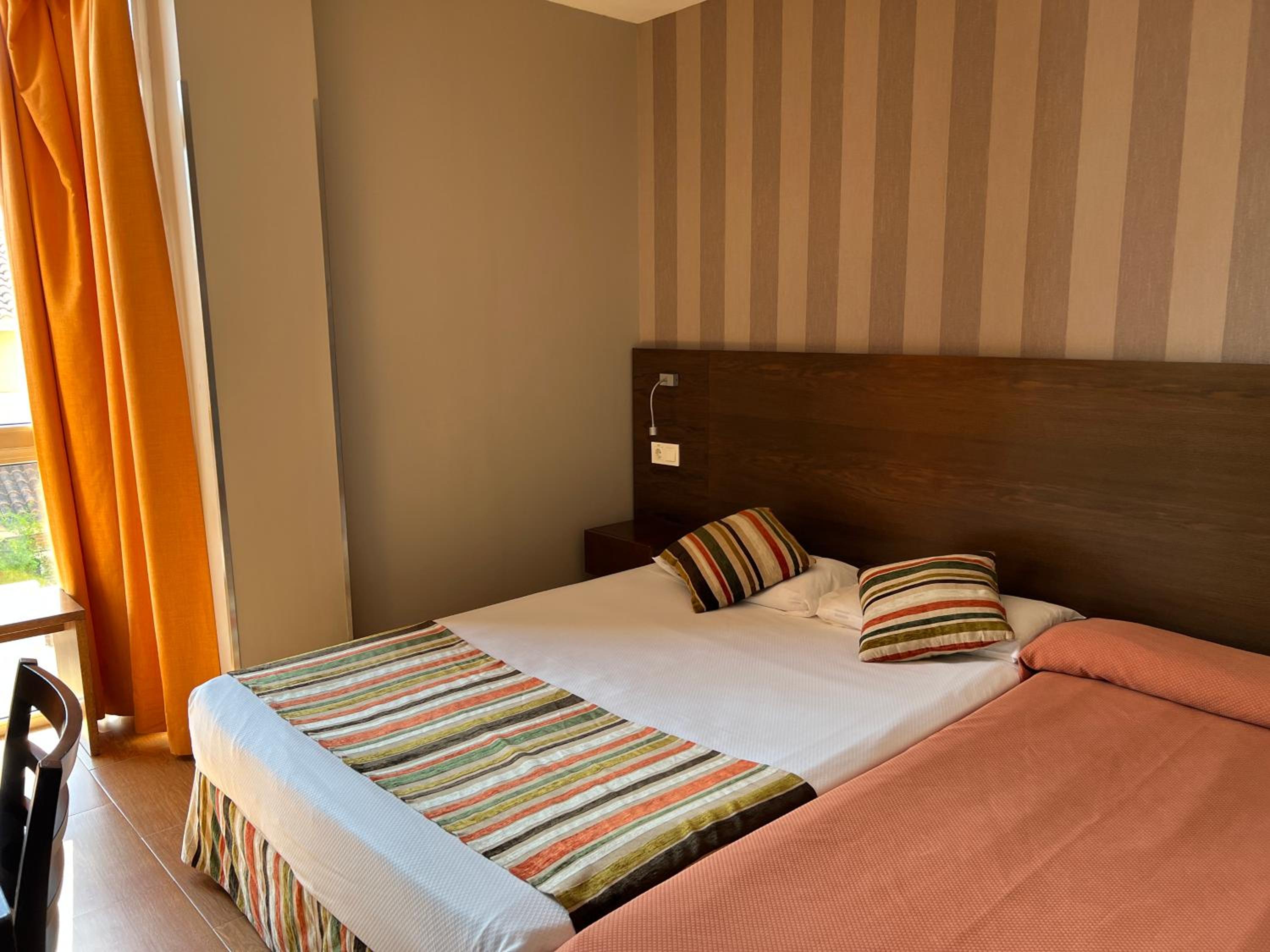 Twin Room - Photo 4