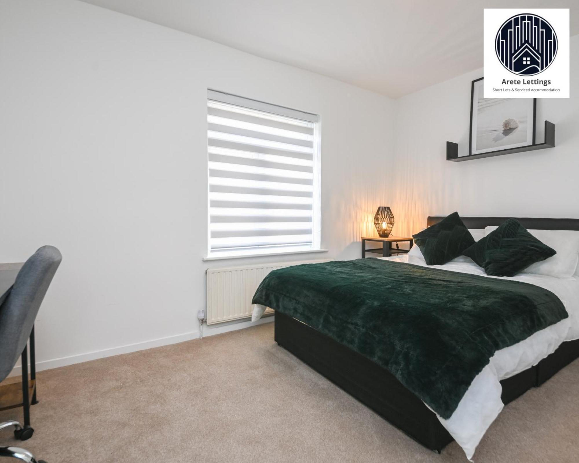 Three-Bedroom House photo 3