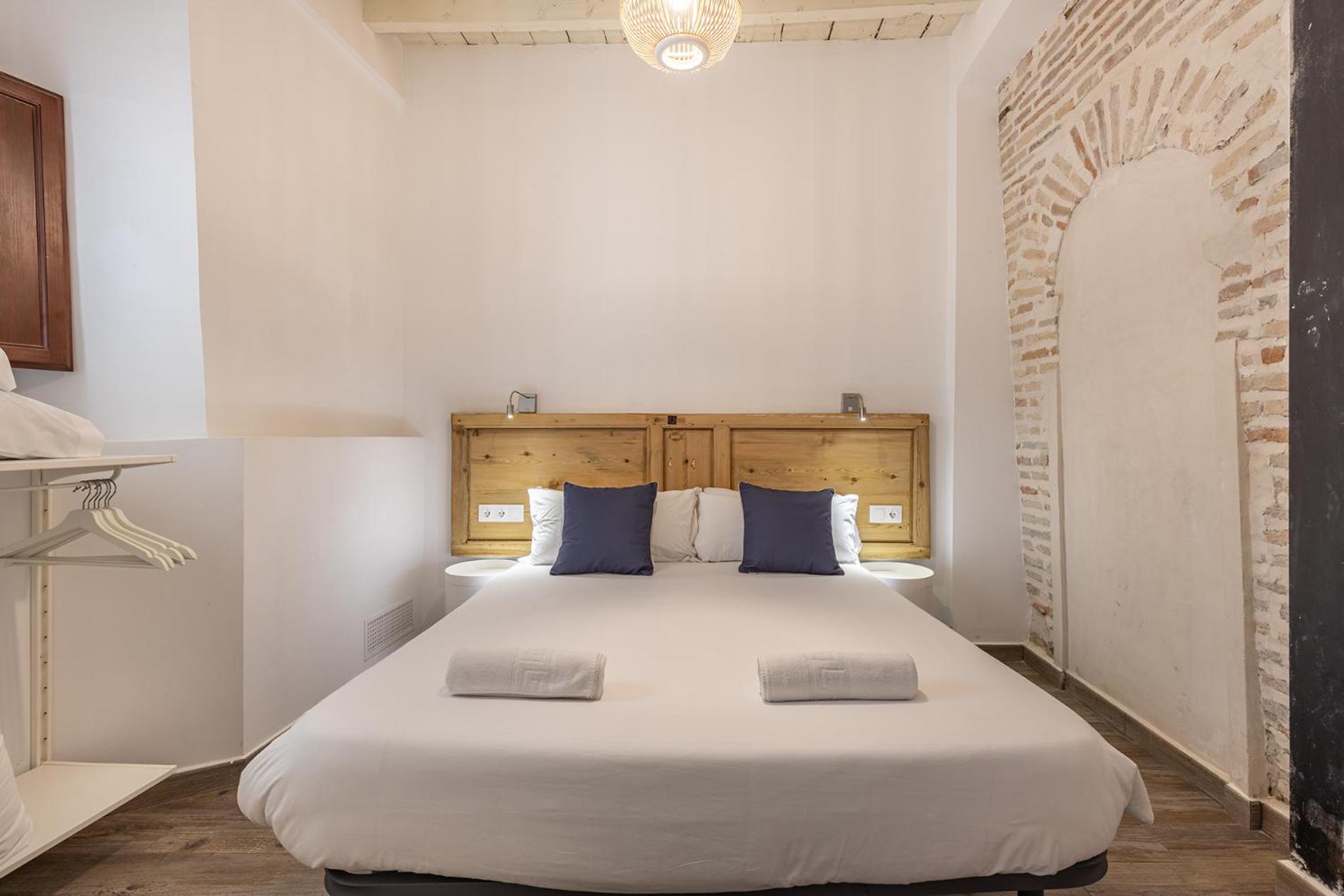 One-Bedroom Apartment - Photo 37