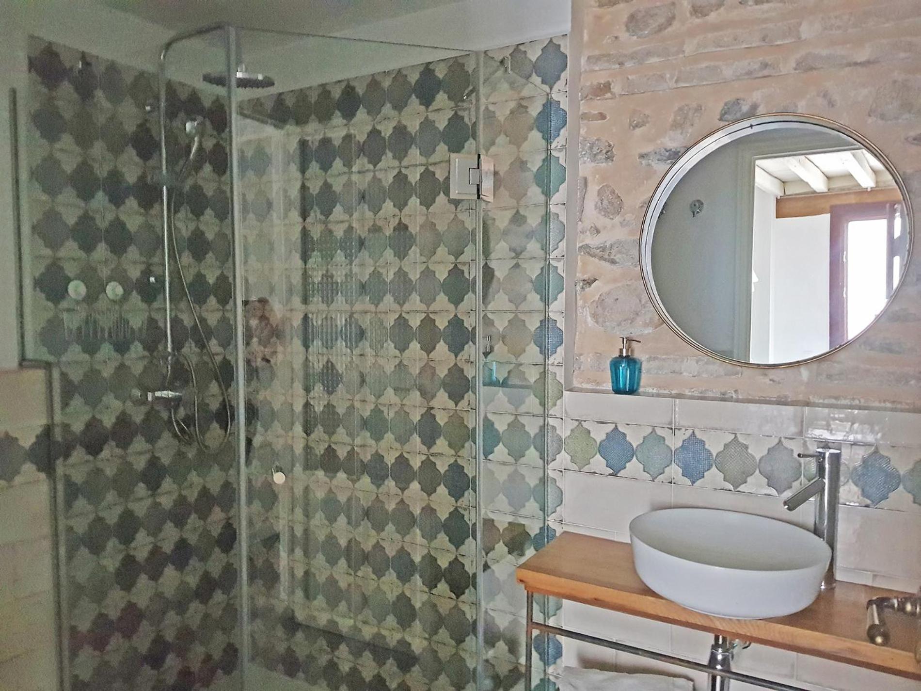 One-Bedroom Apartment - Photo 11
