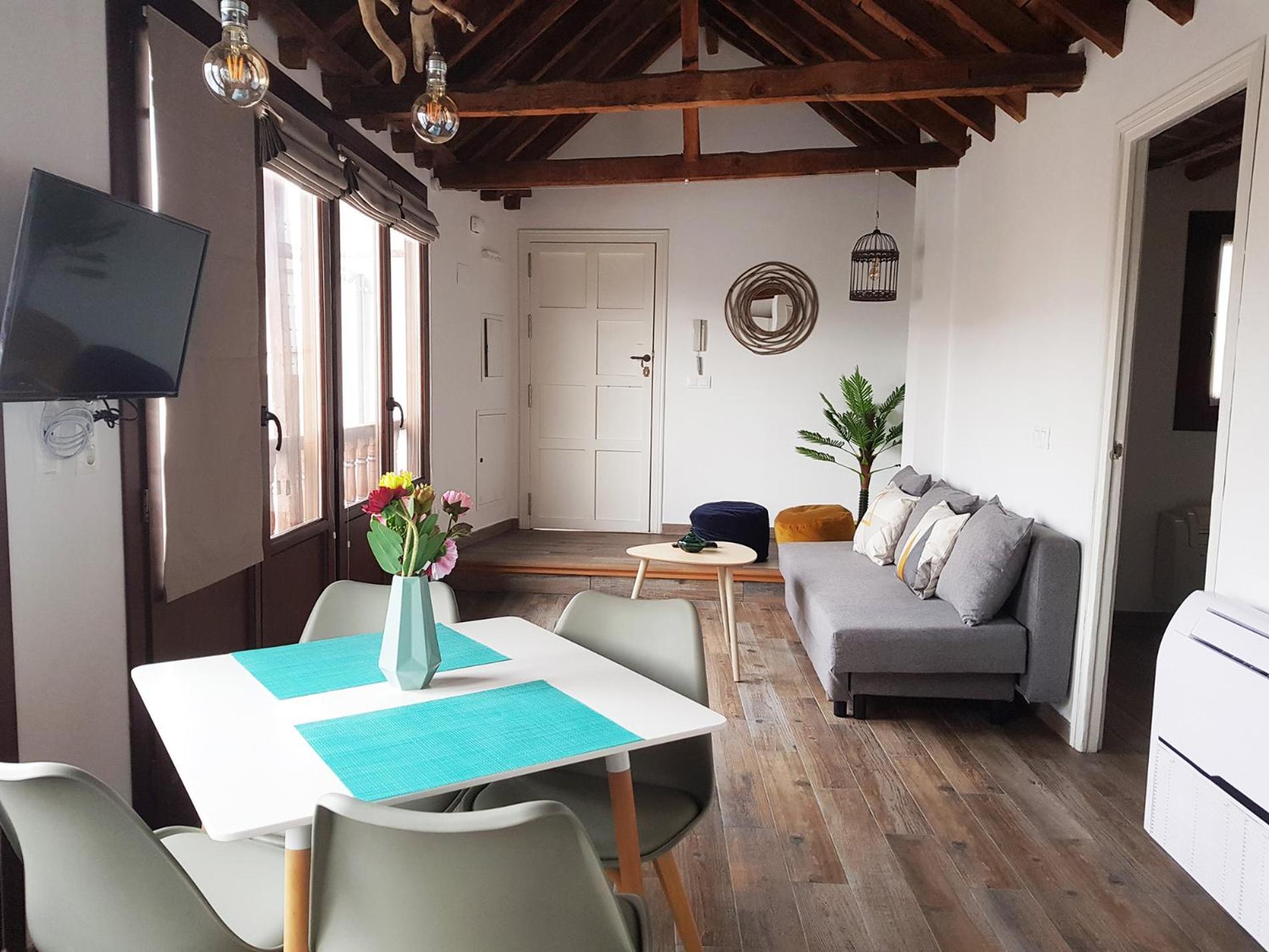 One-Bedroom Apartment - Photo 2