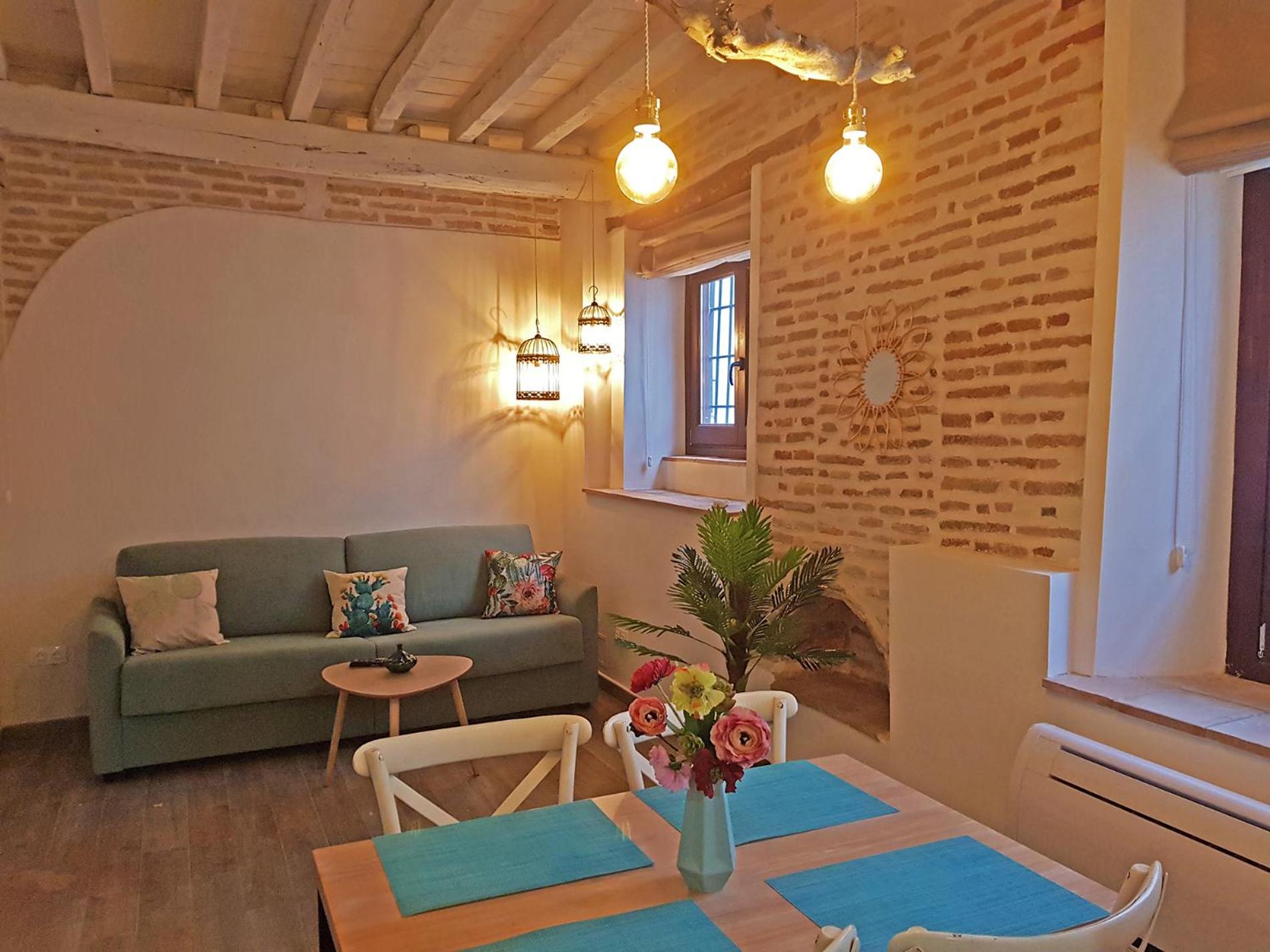 One-Bedroom Apartment - Photo 3