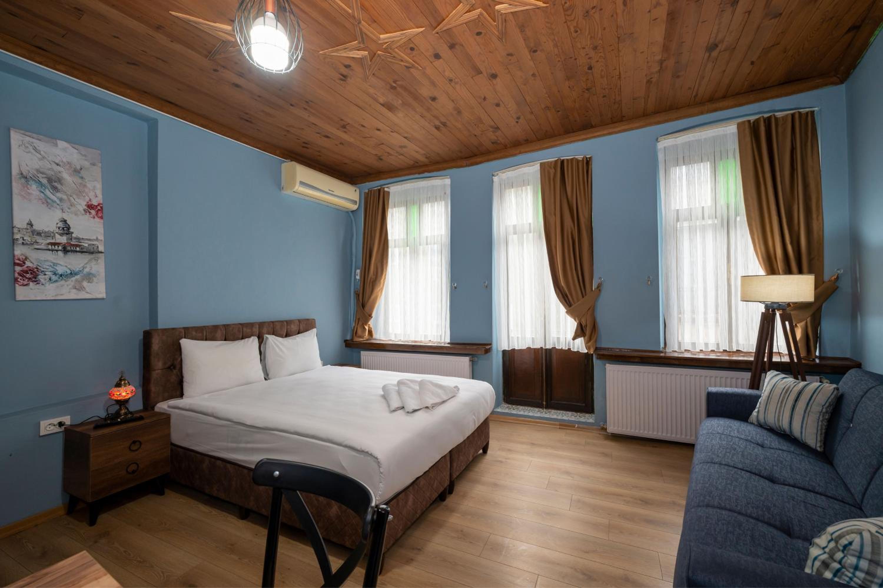 Deluxe Double Room with Balcony photo 1