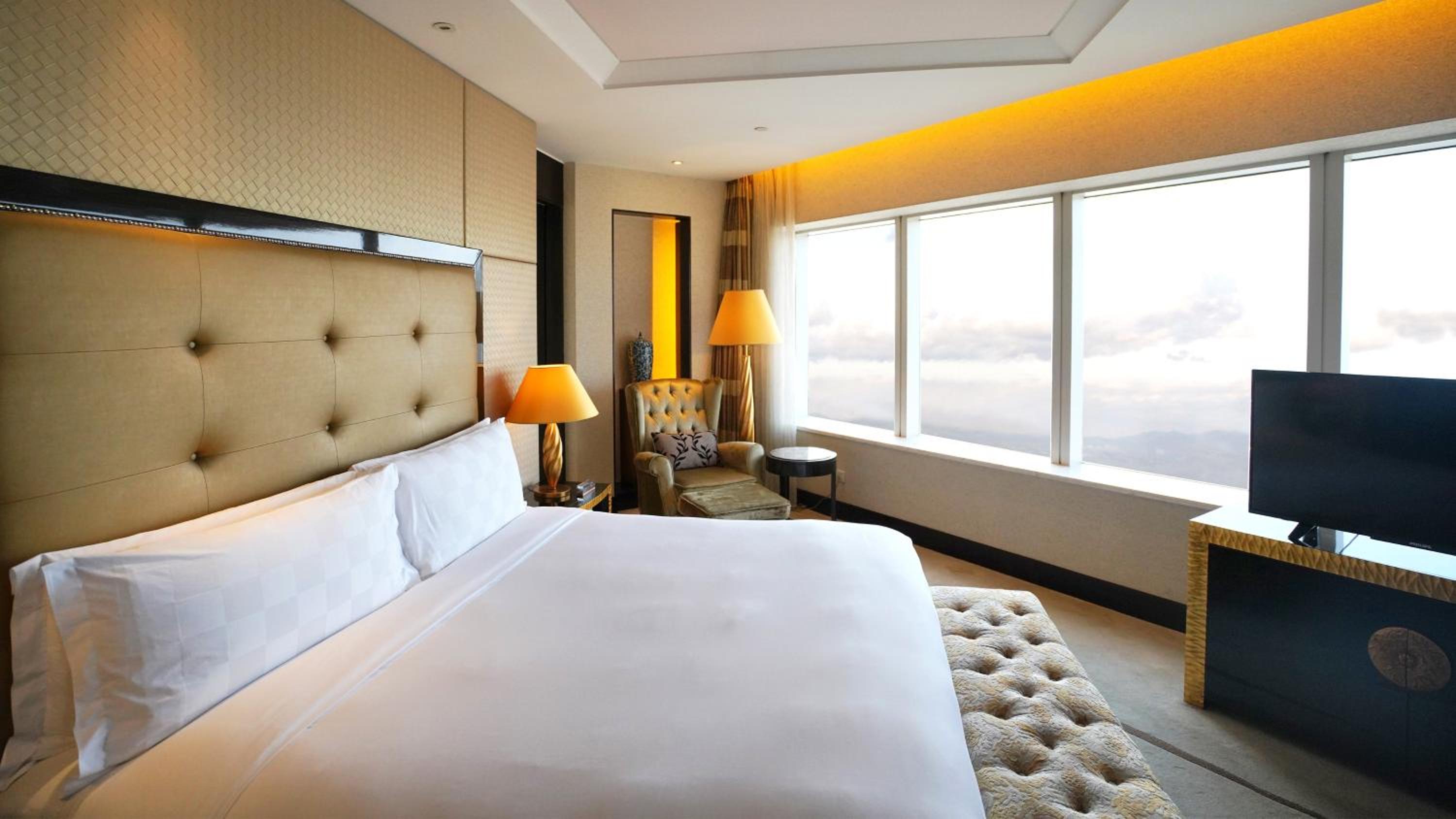 Junior King Suite - Photo 6