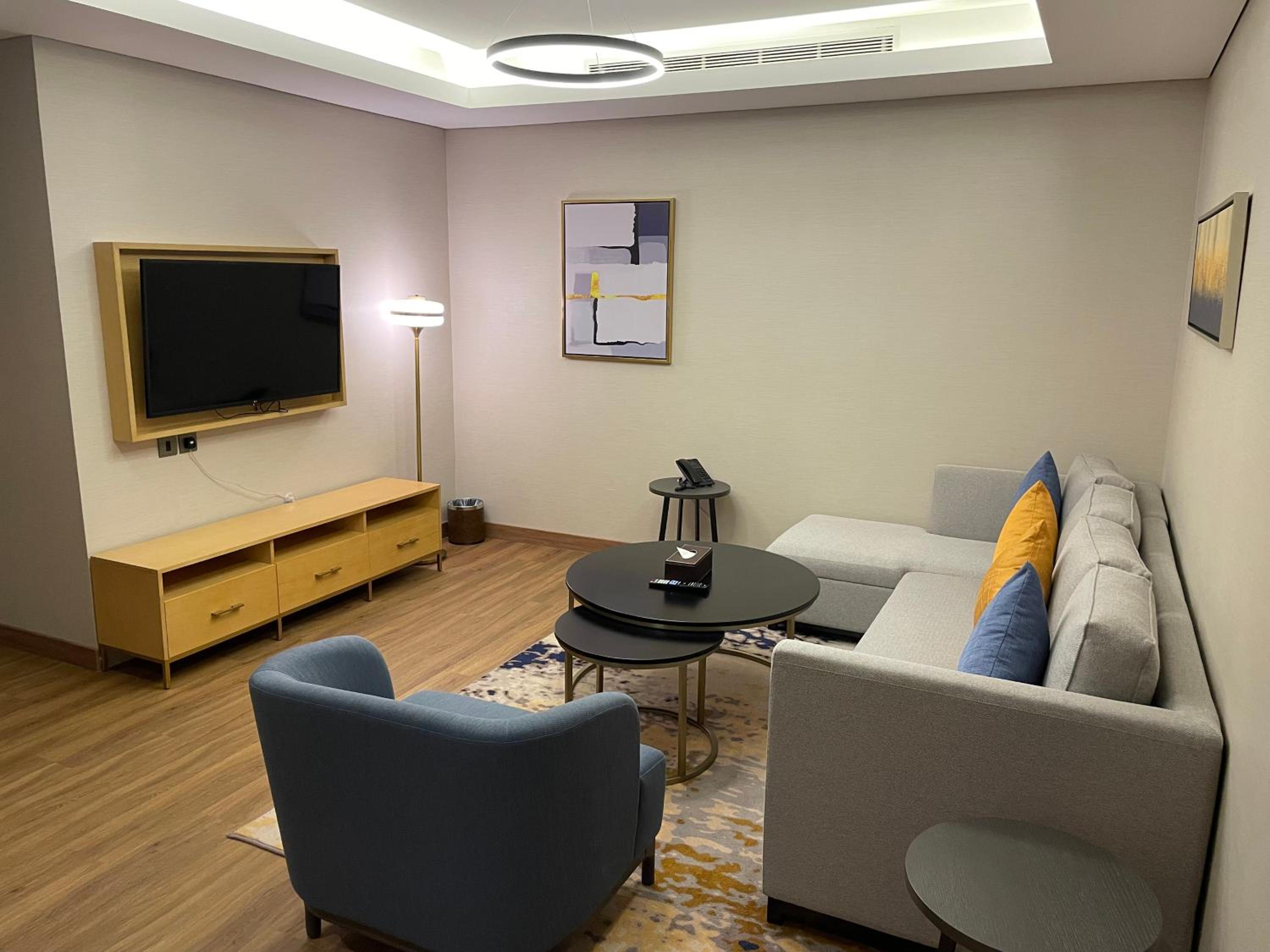 Suite - Photo 5