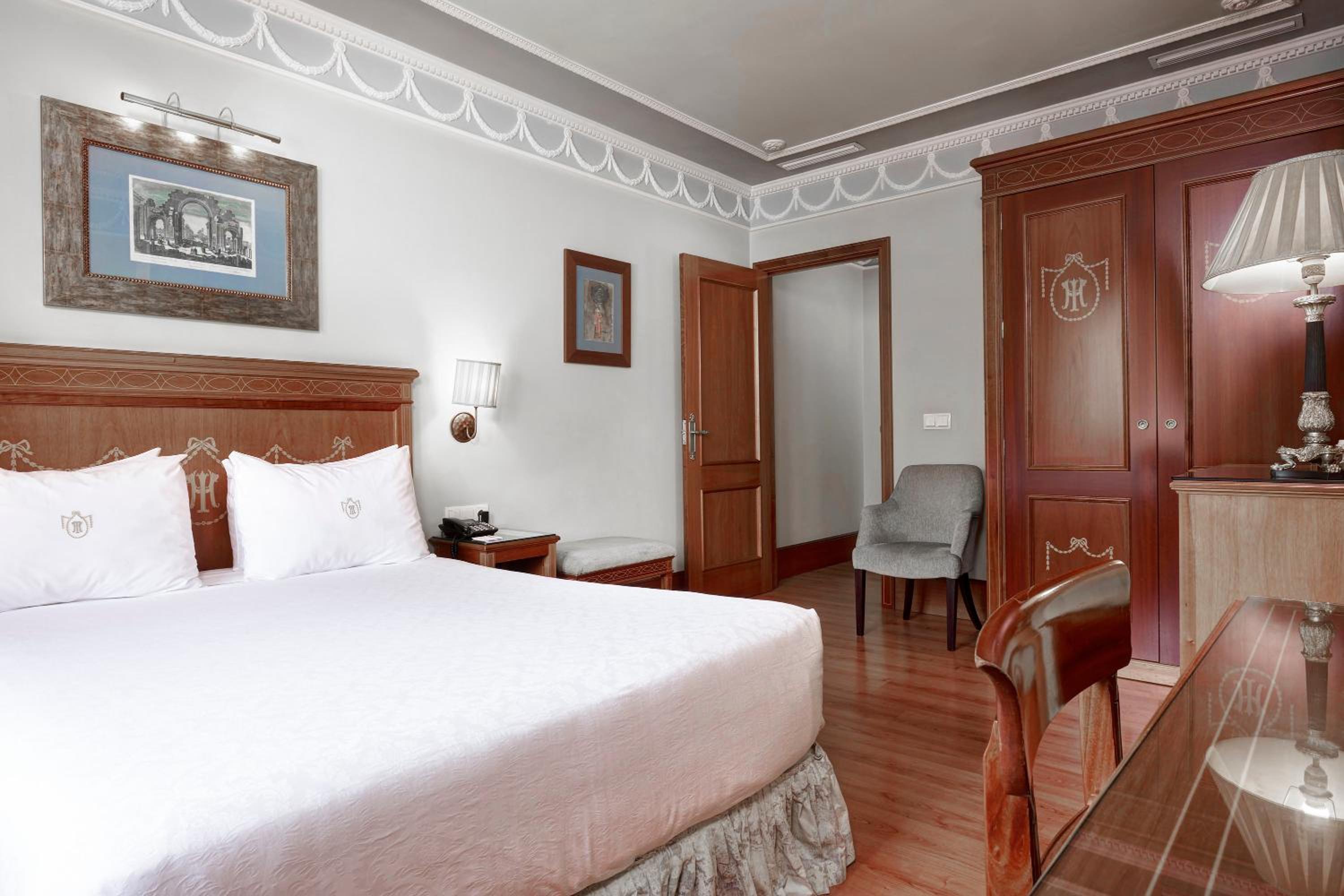 Classic Double Room with Parking Included