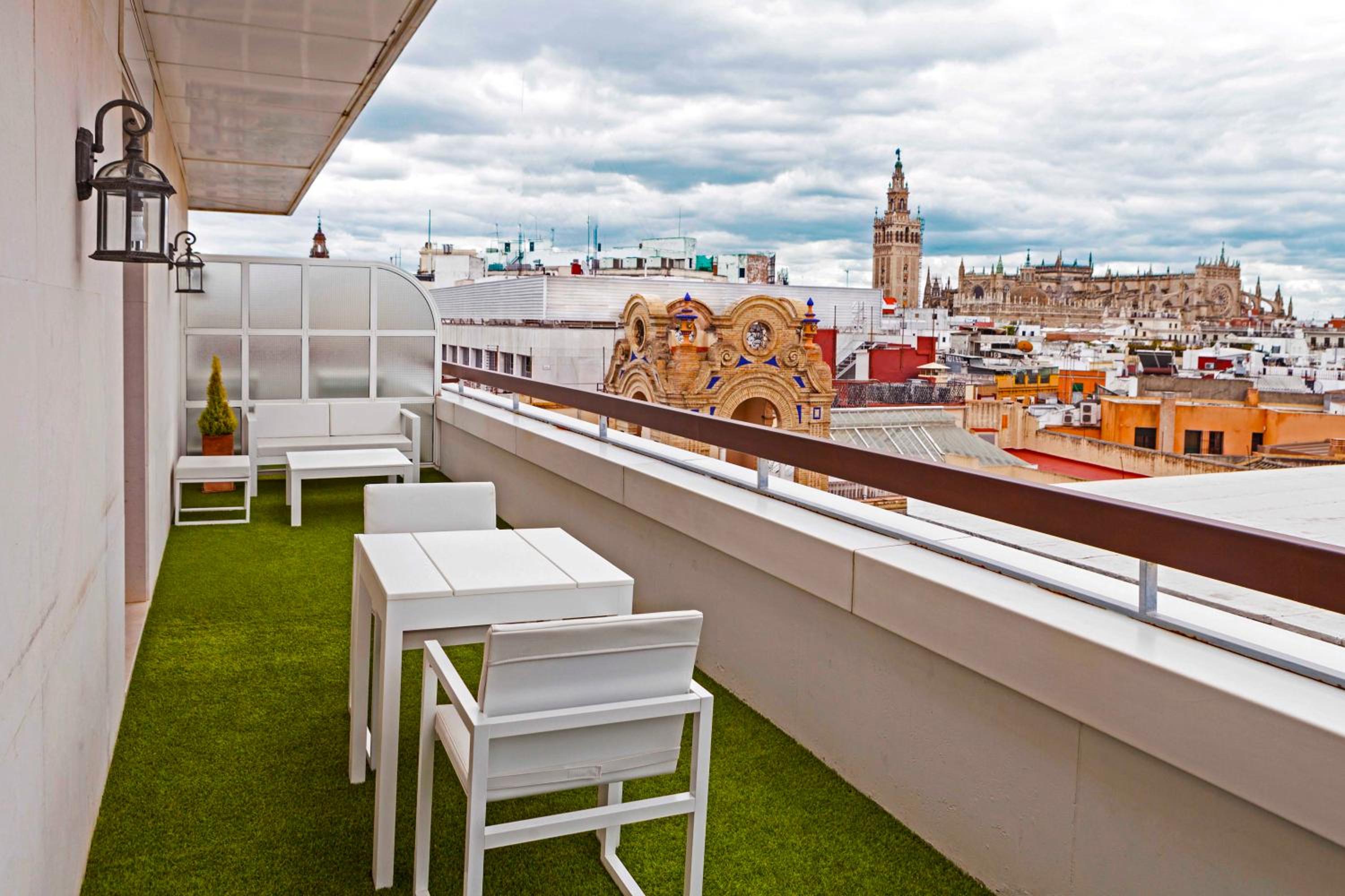 Deluxe Double Room with Terrace - Photo 13