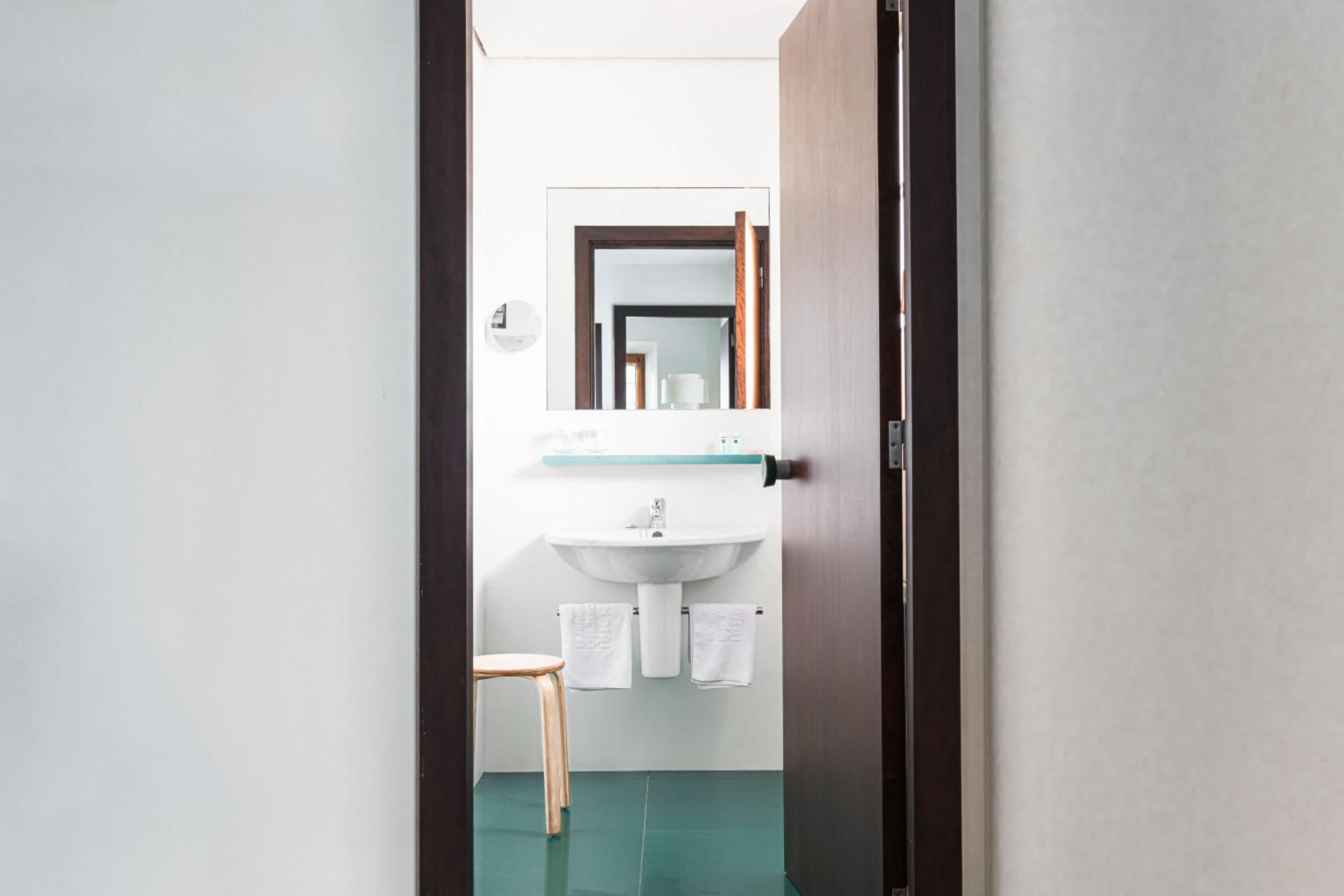 Suite - Photo 11