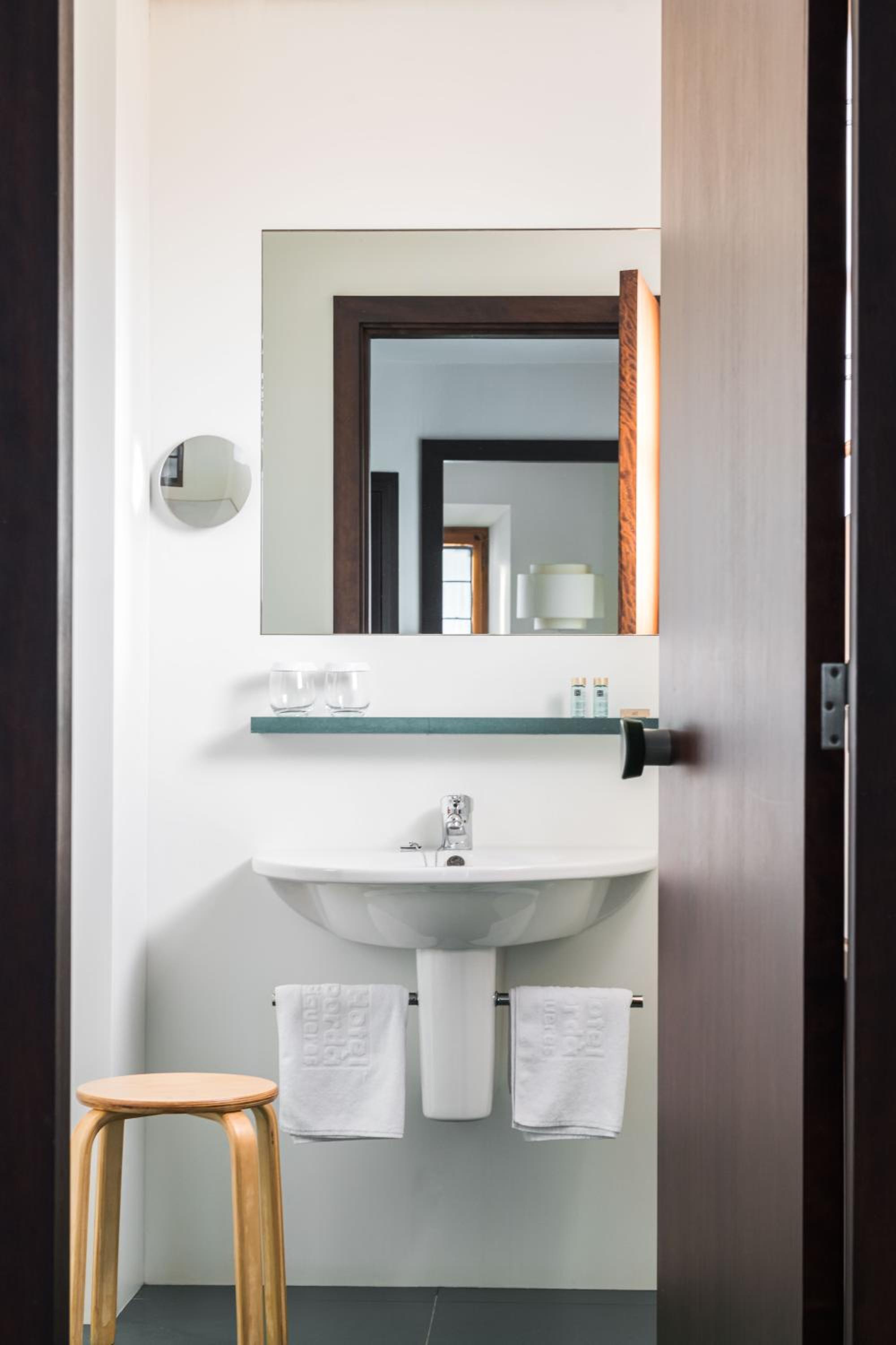 Suite - Photo 10