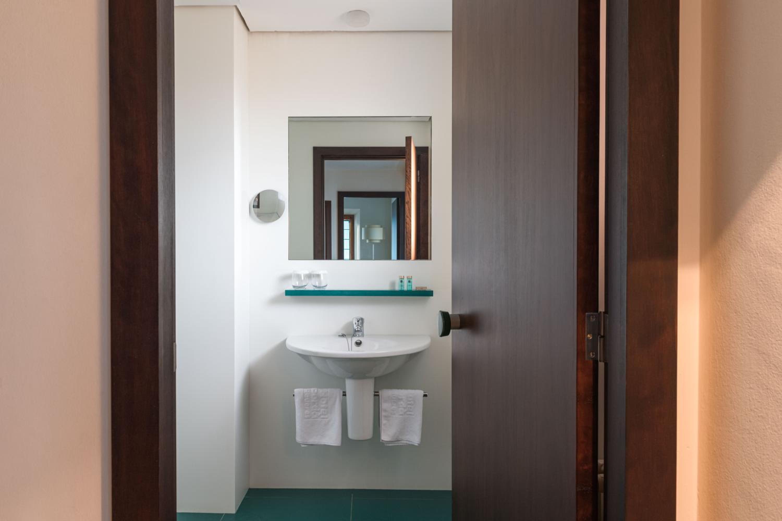 Suite - Photo 9