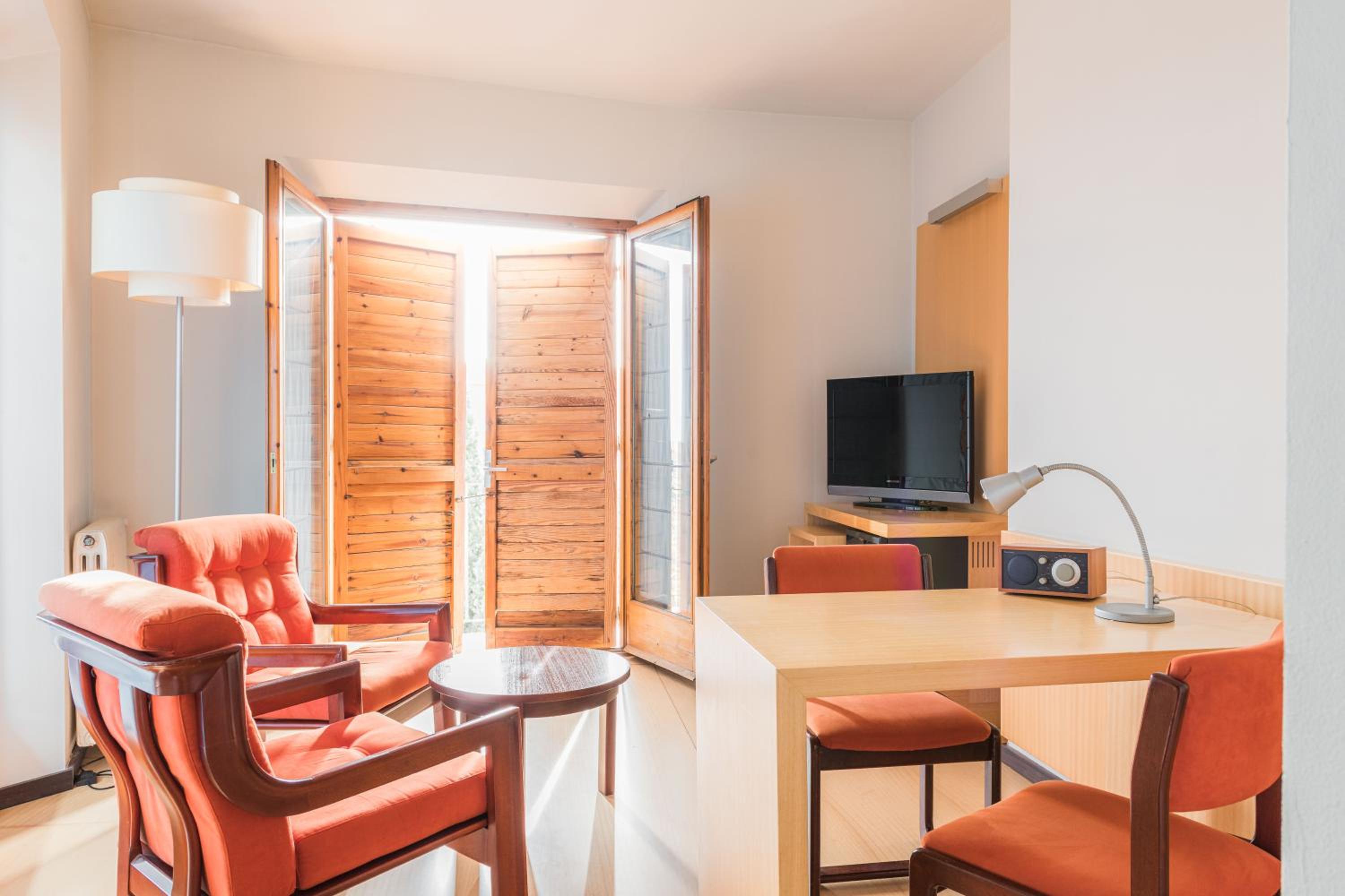 Suite - Photo 15