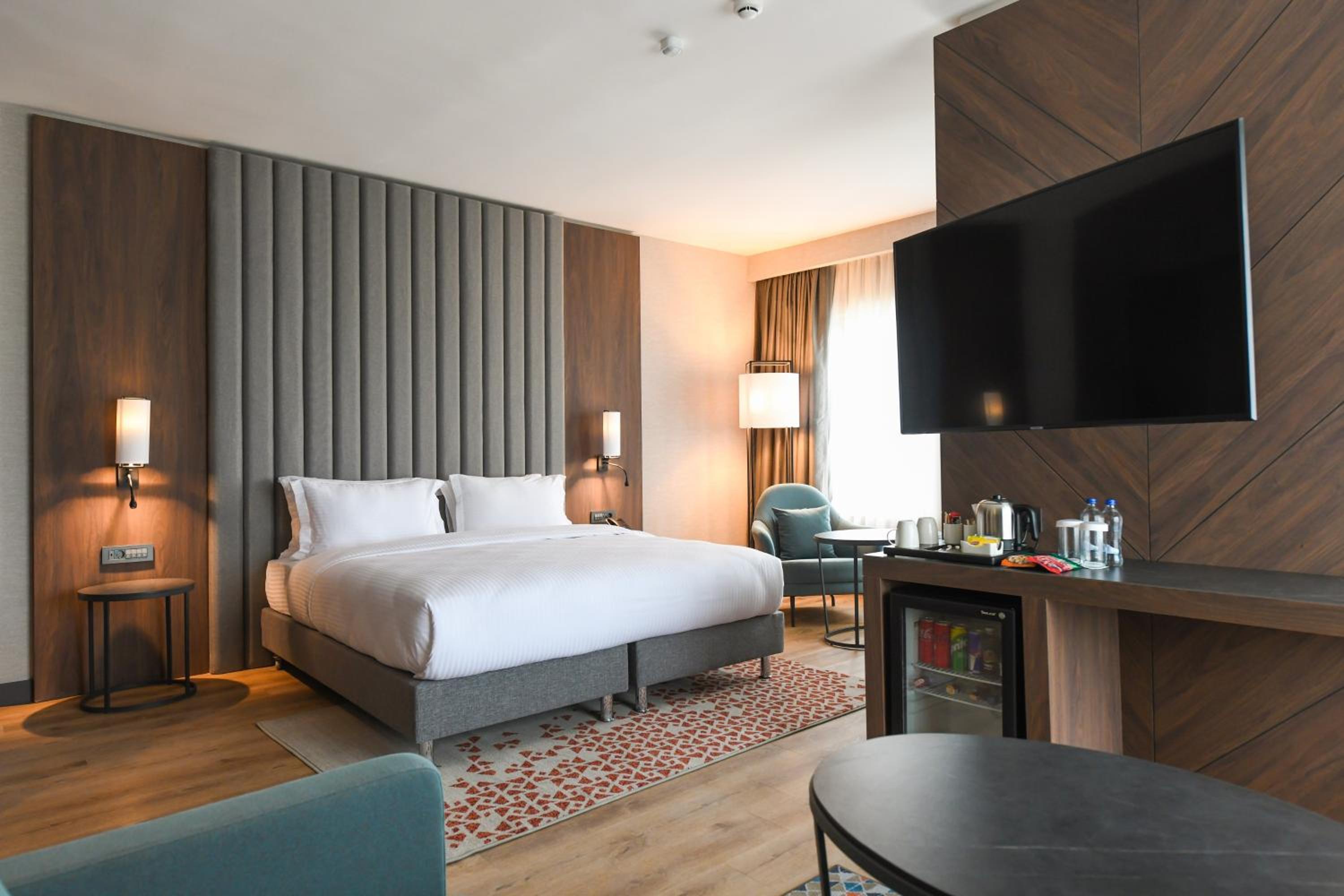 Junior King Suite - Photo 2