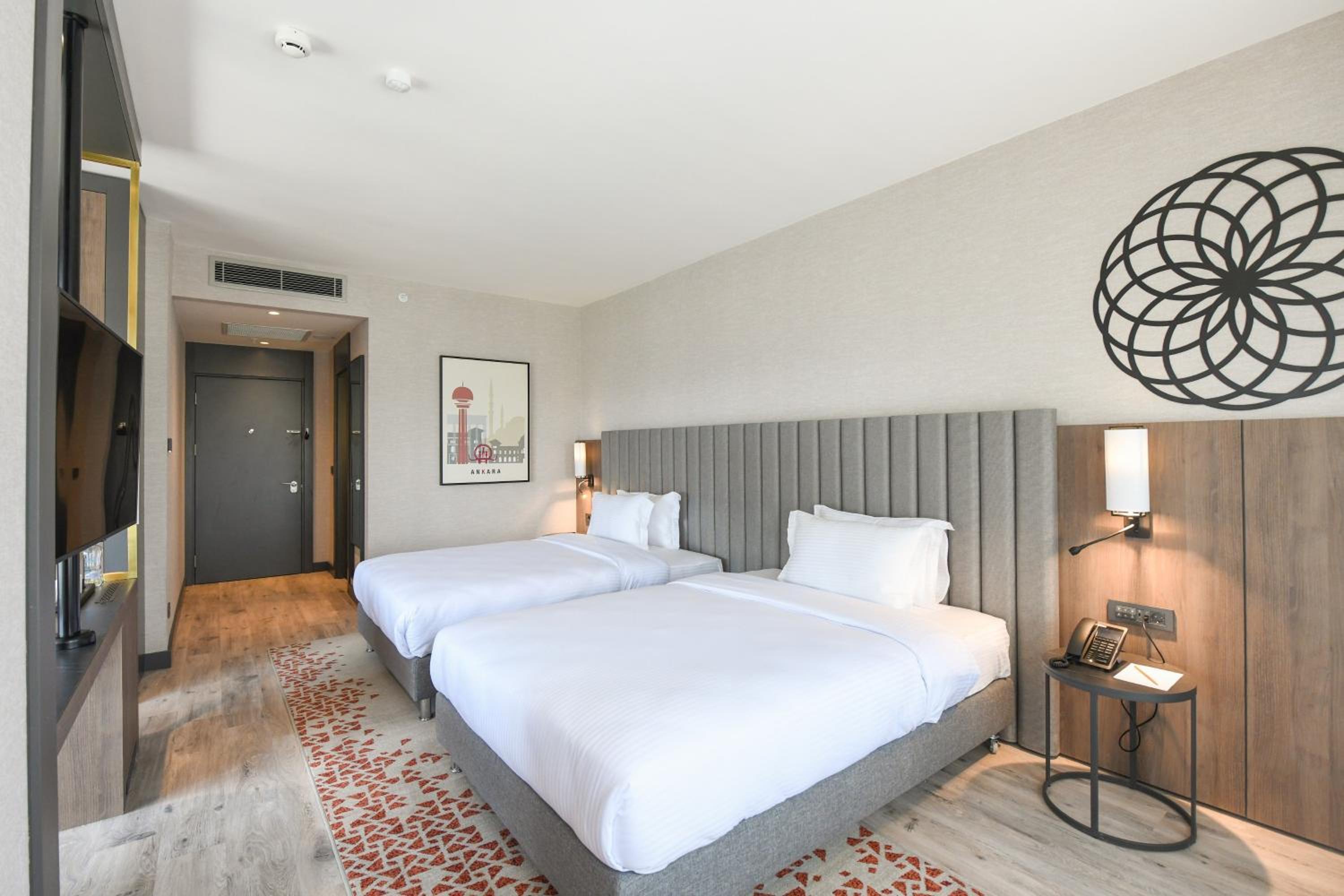 Standard Room with Two Queen Beds - Photo 2