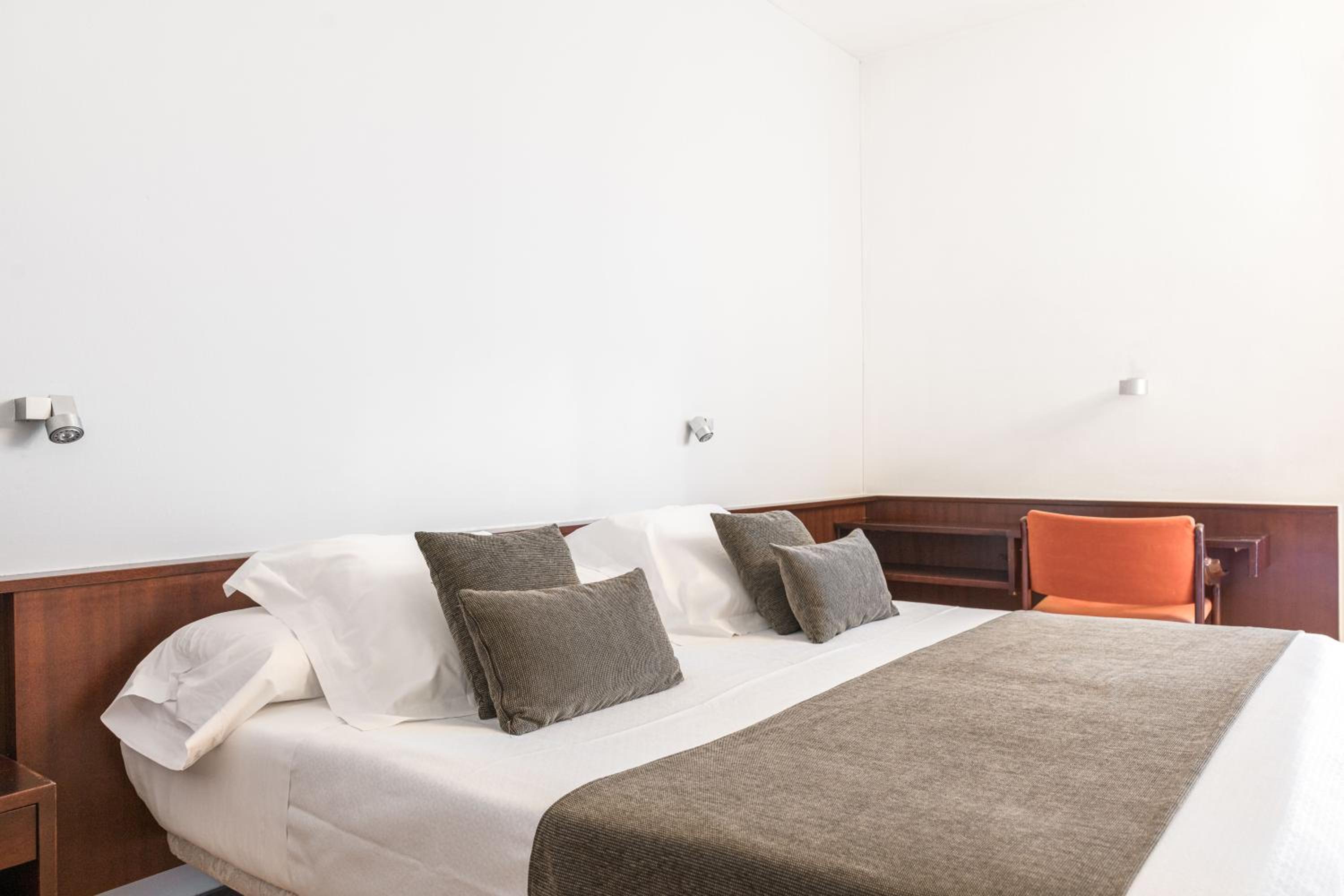 Superior Double or Twin Room - Photo 10