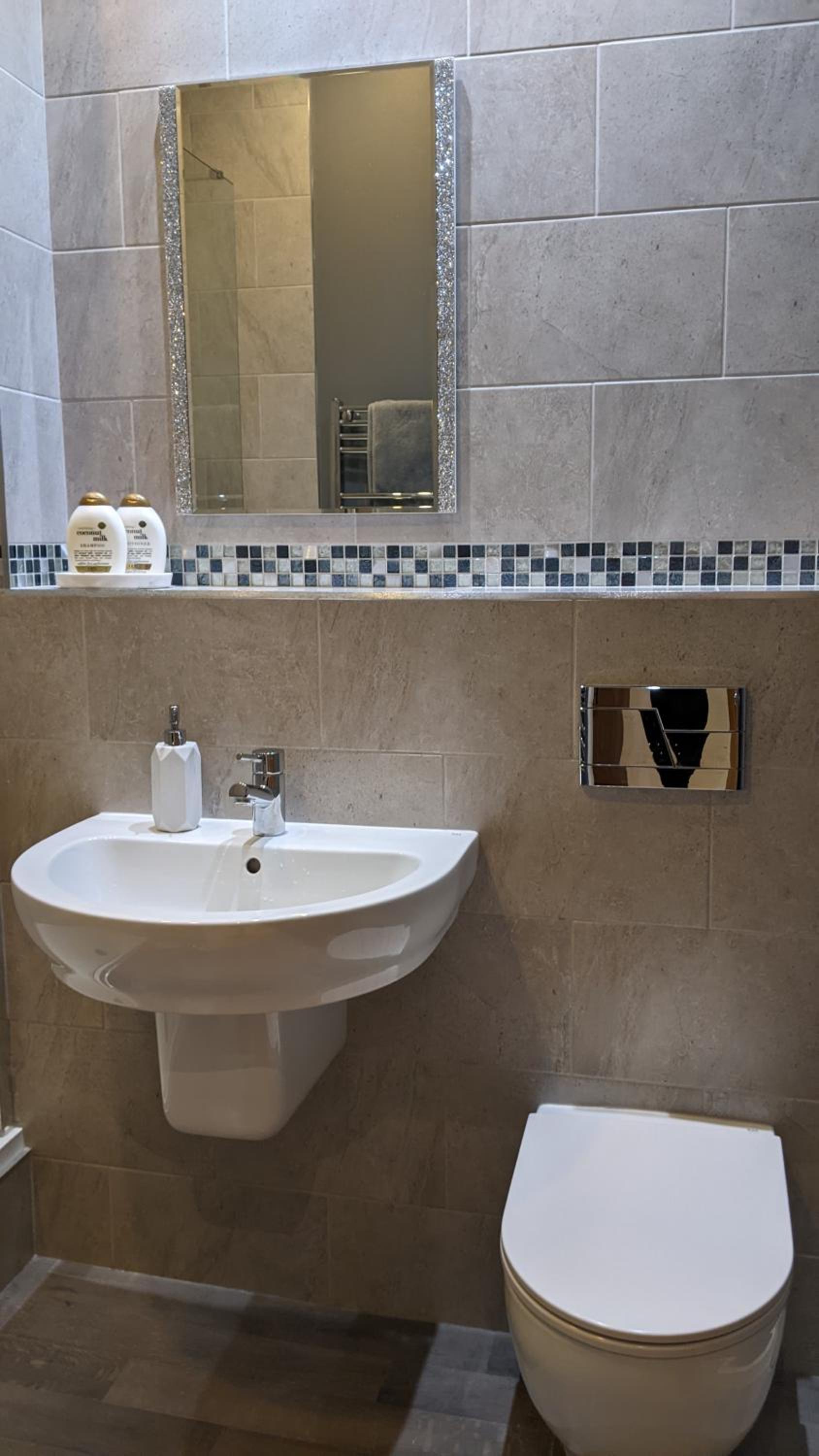 One-Bedroom Apartment - Photo 3
