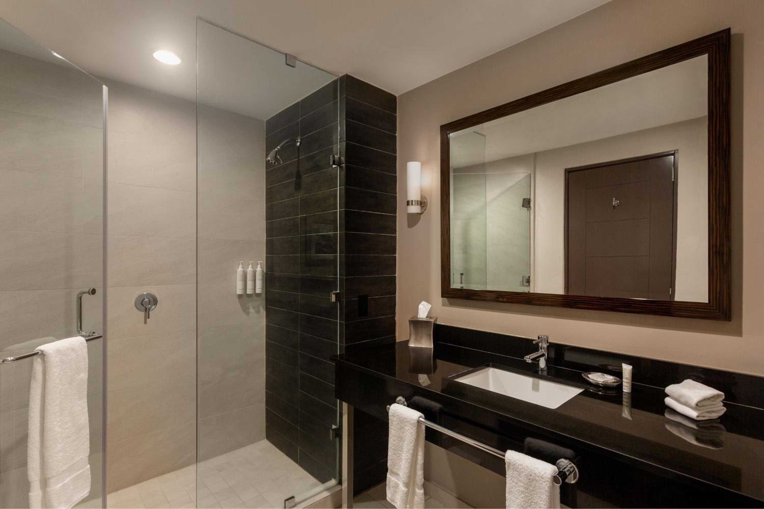 Standard Double Room with Two Double Beds - Photo 4