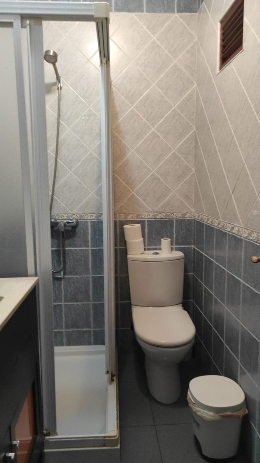 Single Room with Shared Bathroom photo 3