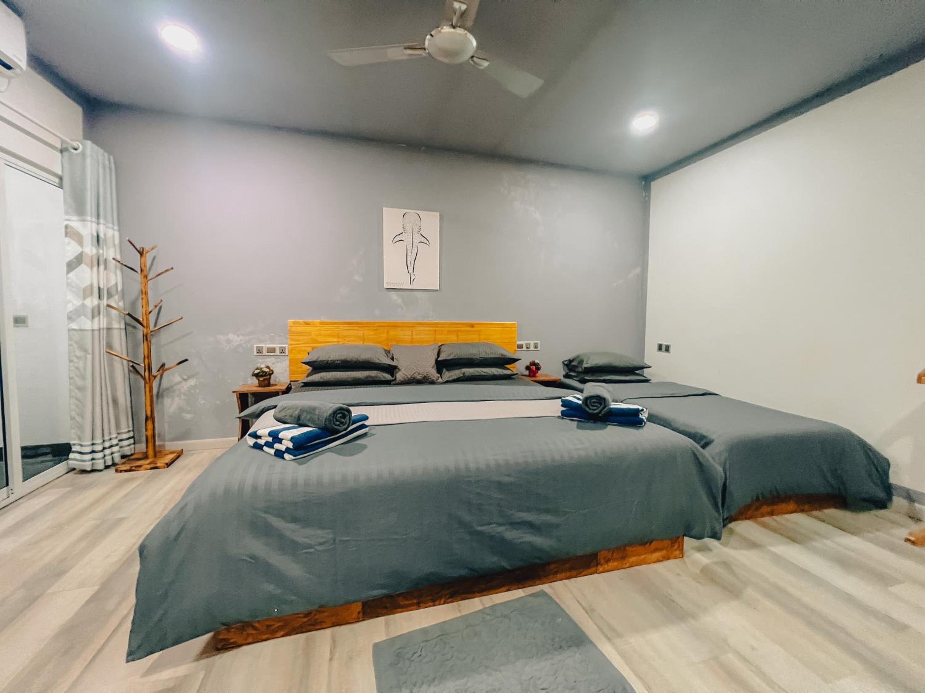 Deluxe Family Room with Balcony (10% off on Manta Snorkeling & One Trip to Nearby Dessert Island) photo 3