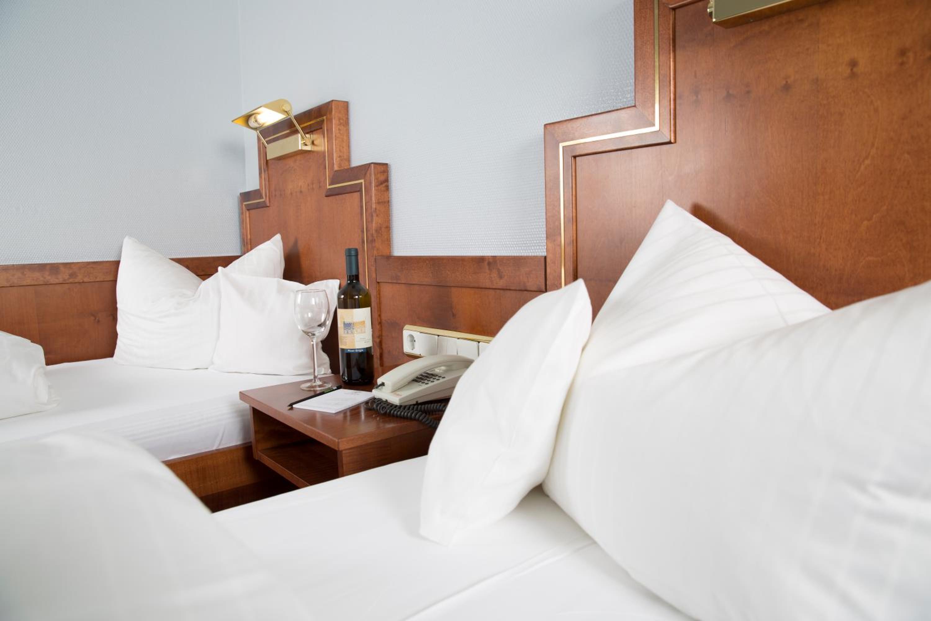 Twin Room - Photo 2
