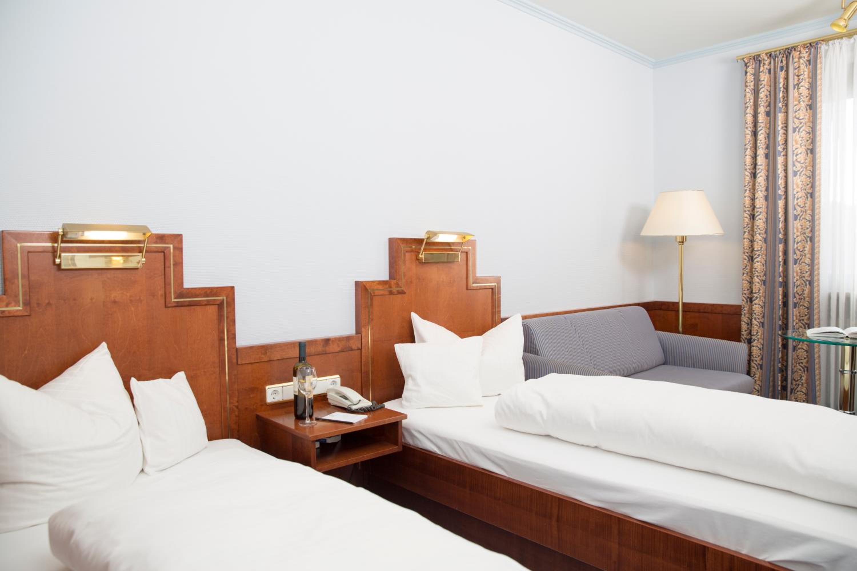 Twin Room - Photo 3