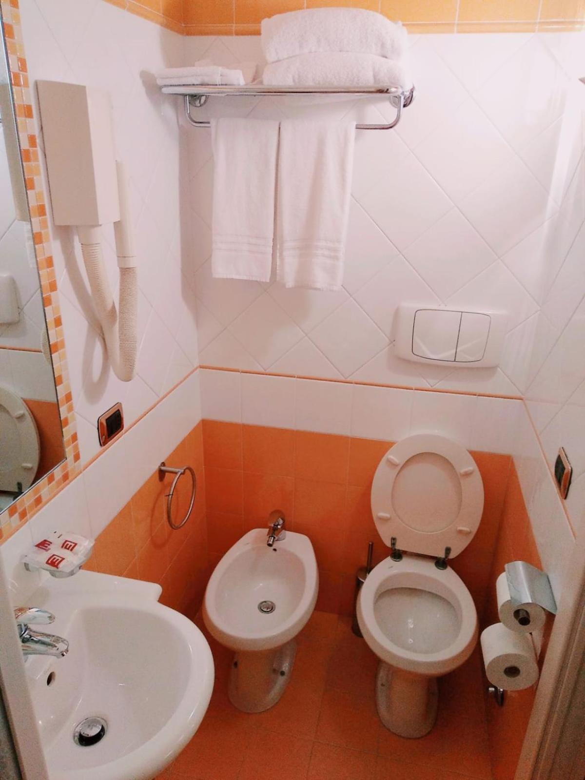 Single Room photo 3