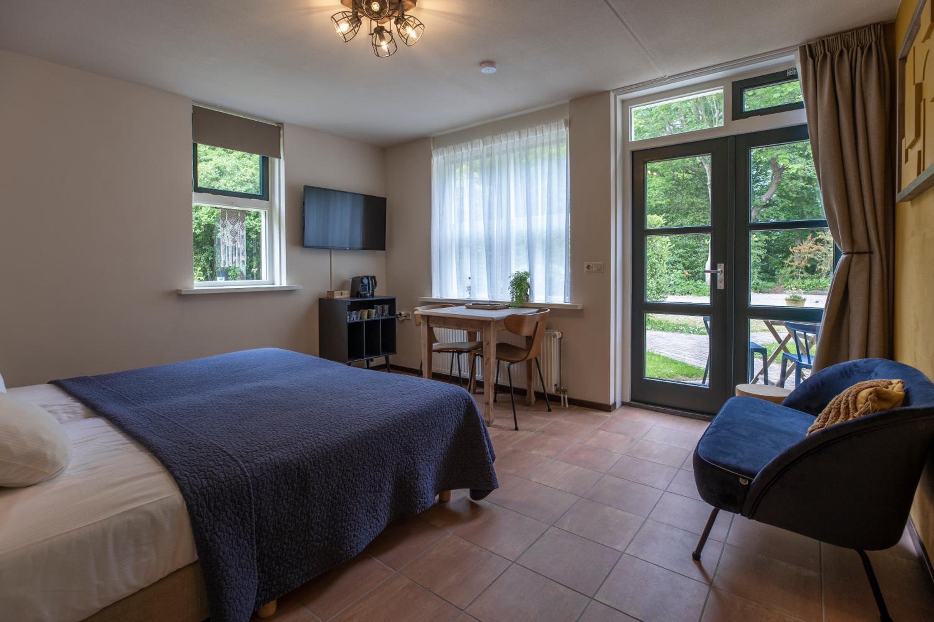Large Double Room photo 3