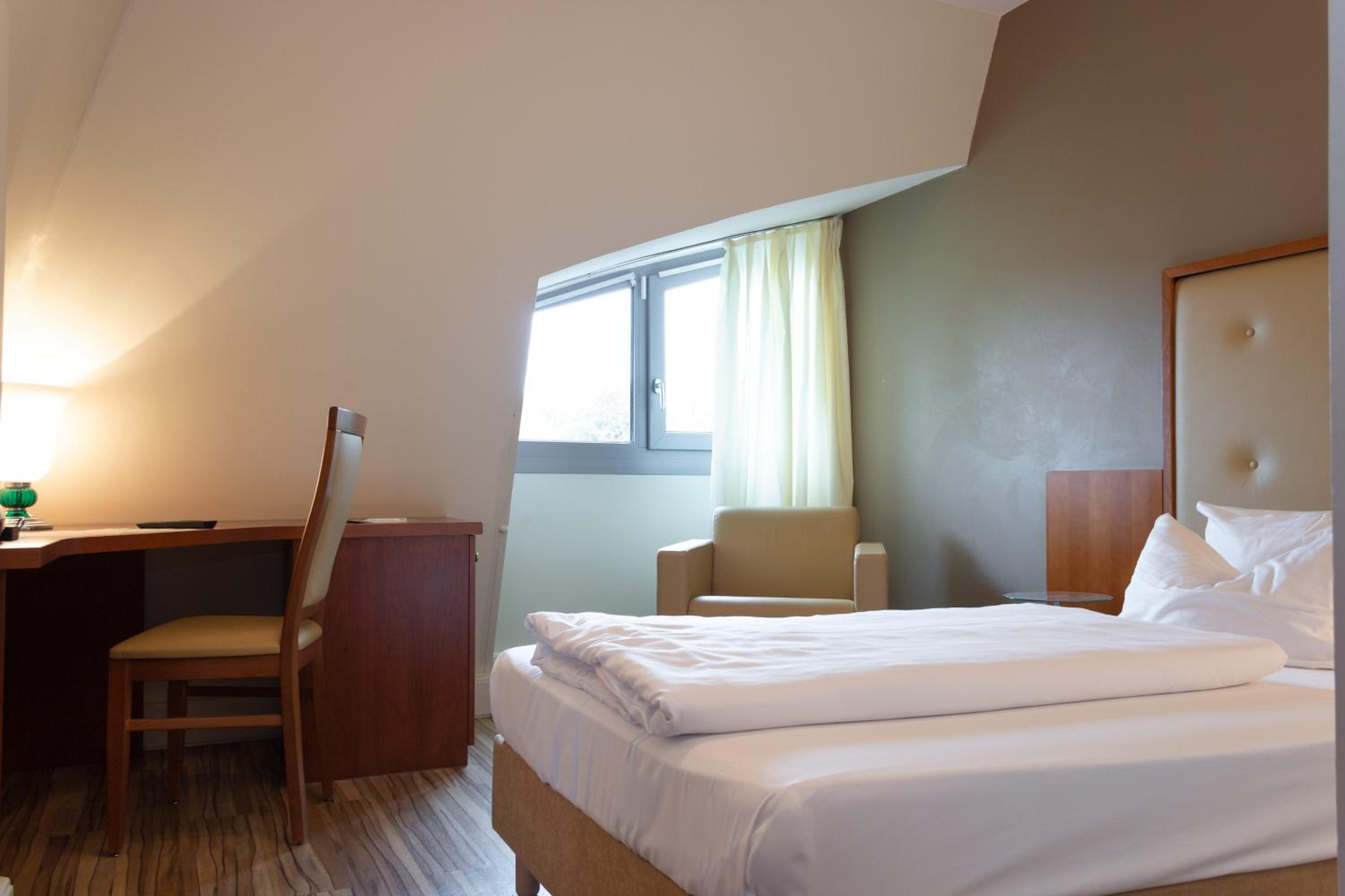 Single Room photo 2