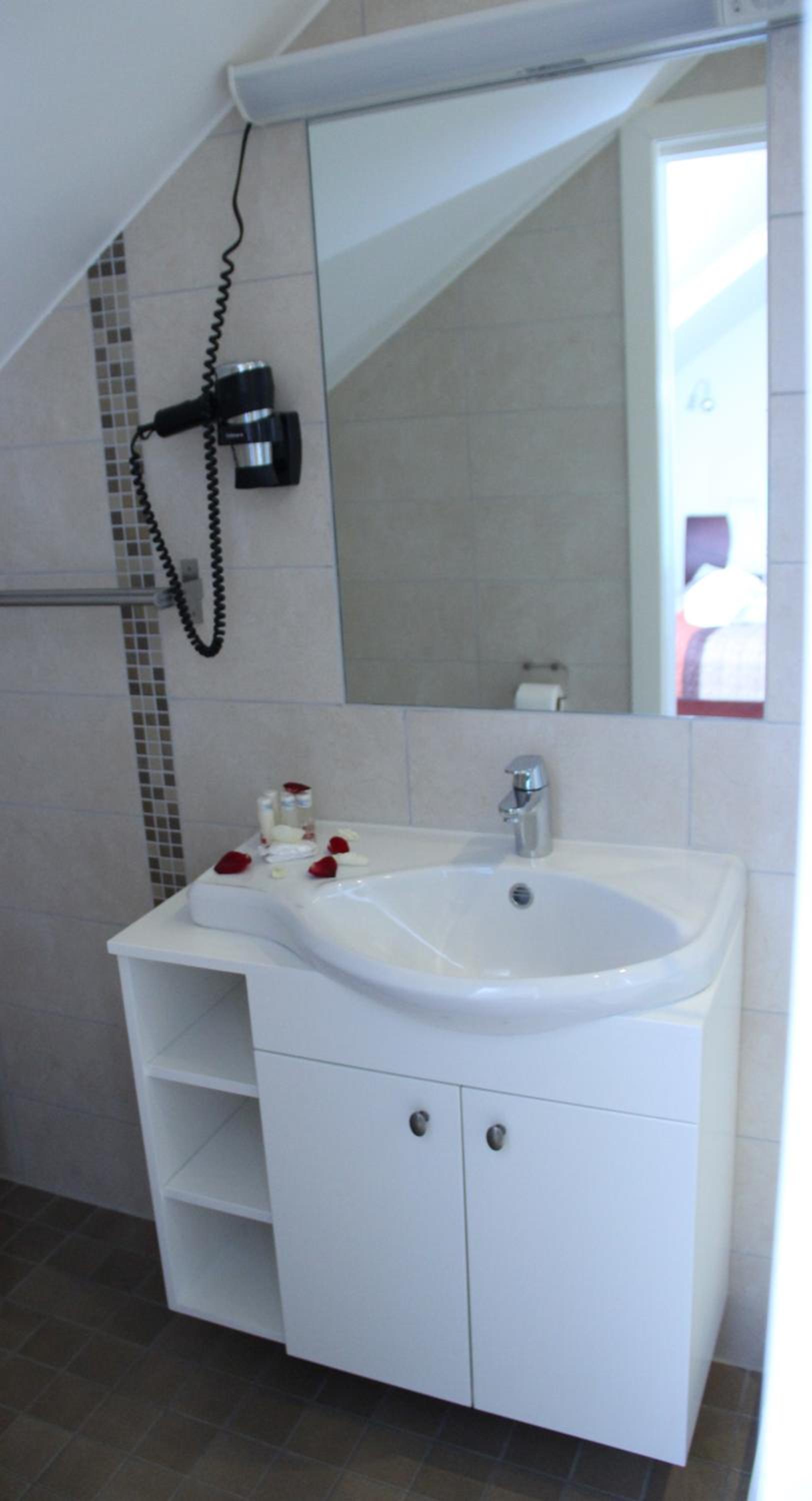 Double Room with Private Bathroom - Photo 2