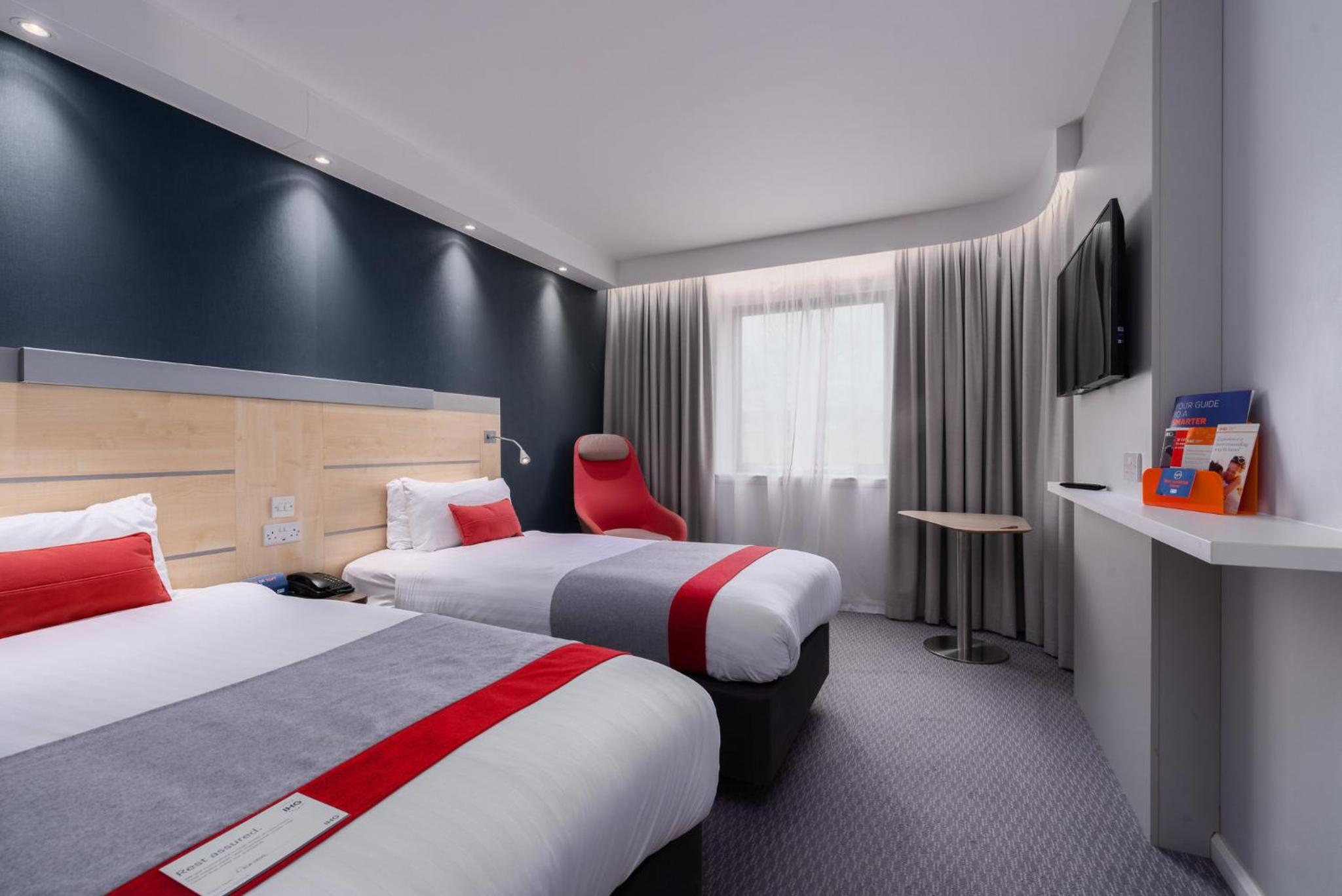 Standard Twin Room with Free Hot Breakfast - Photo 2