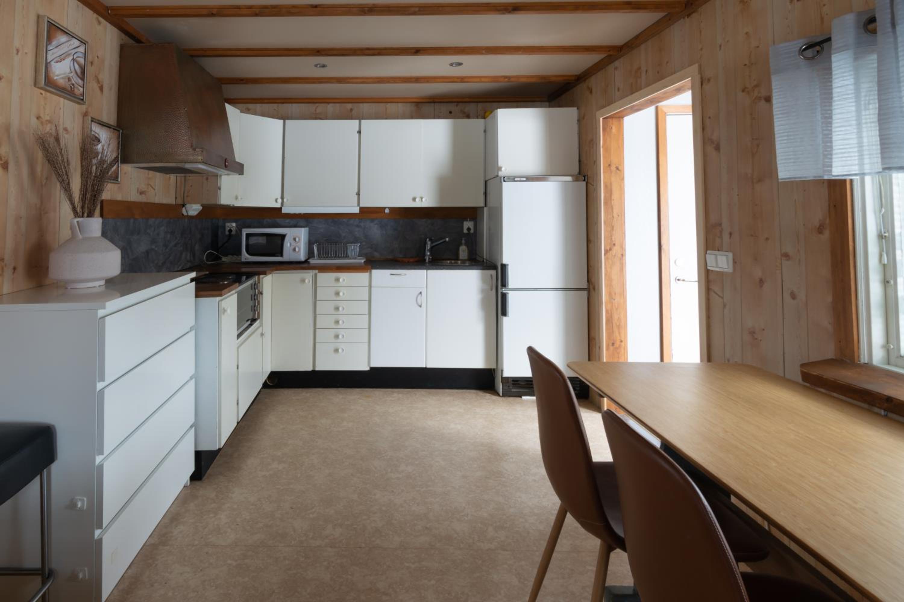Wolverine Cabin photo 2