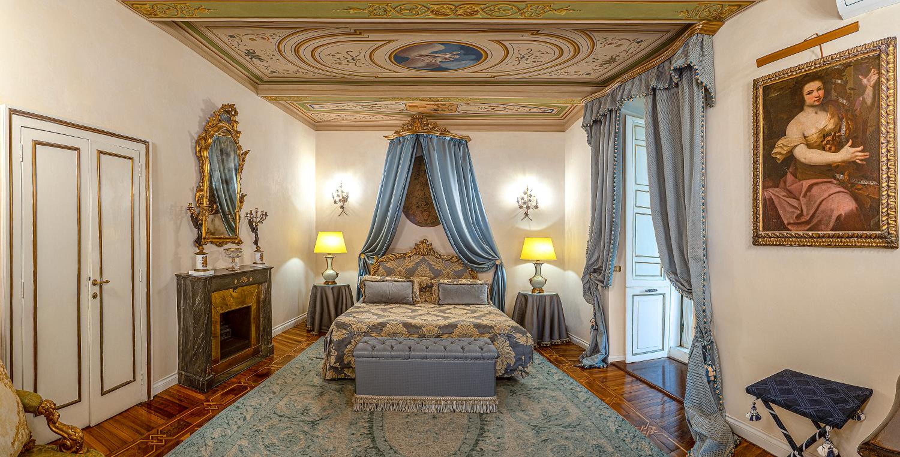 Emperor Bonaparte Suite photo 1