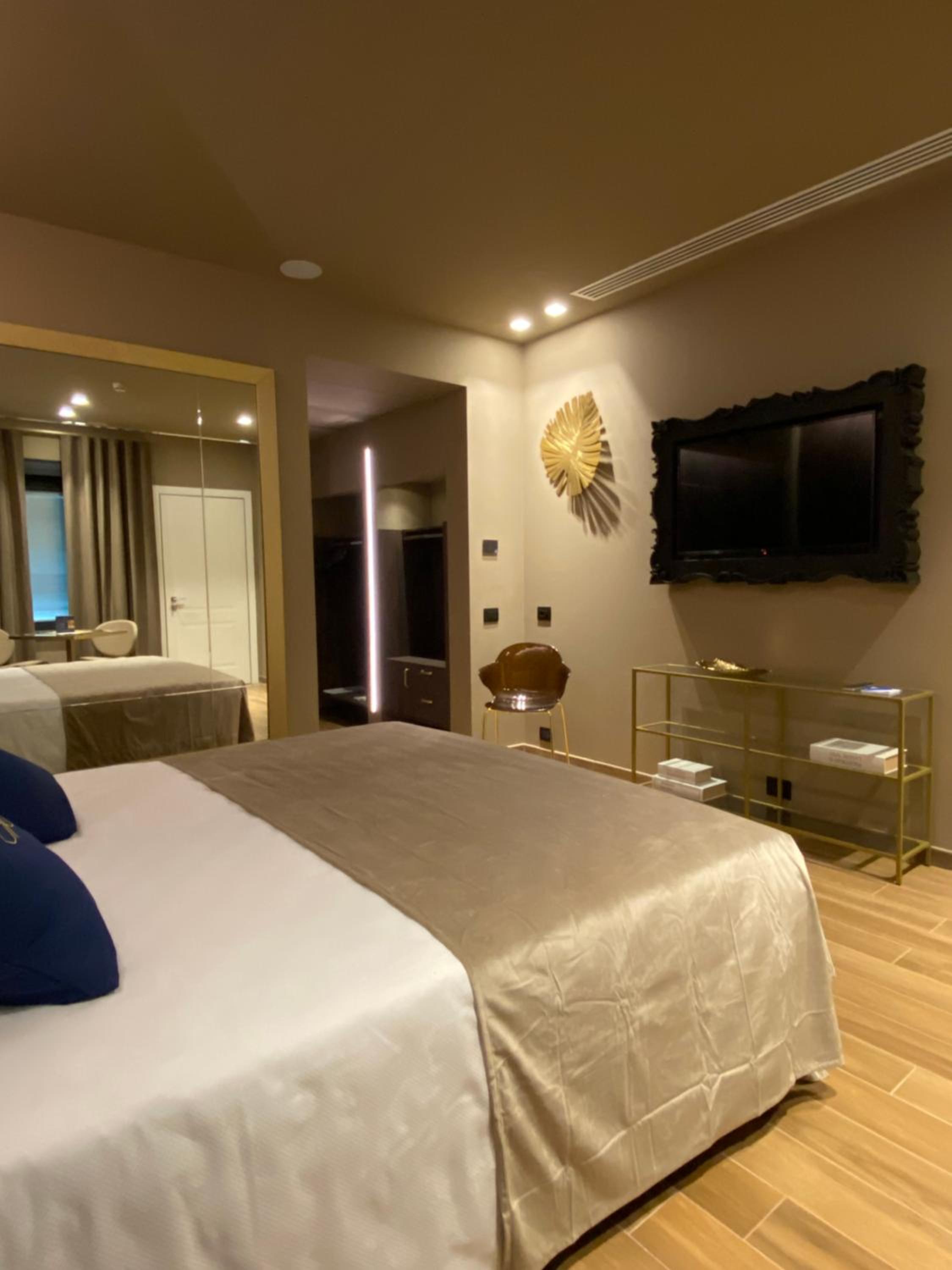 Deluxe Room - Photo 2