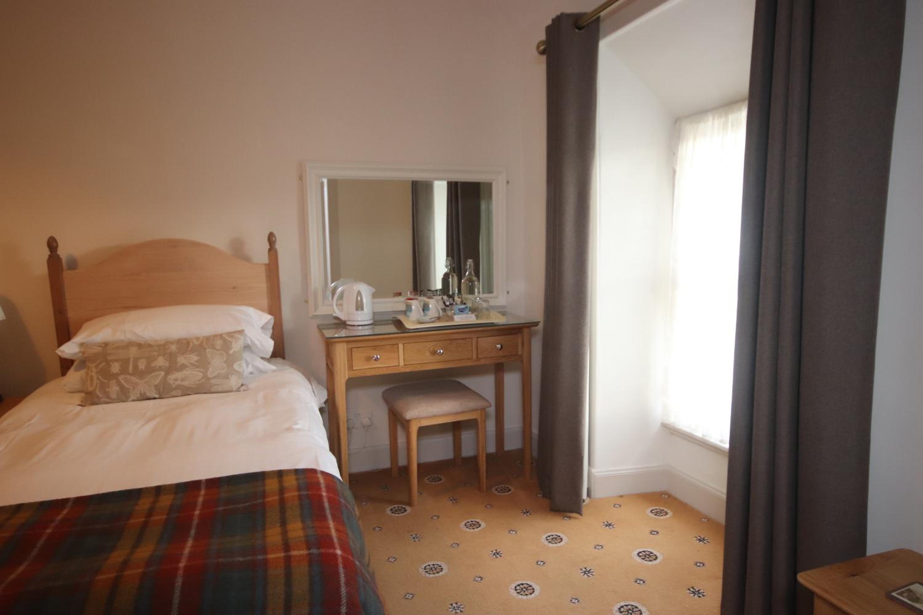 Standard Twin Room with Garden View photo 3