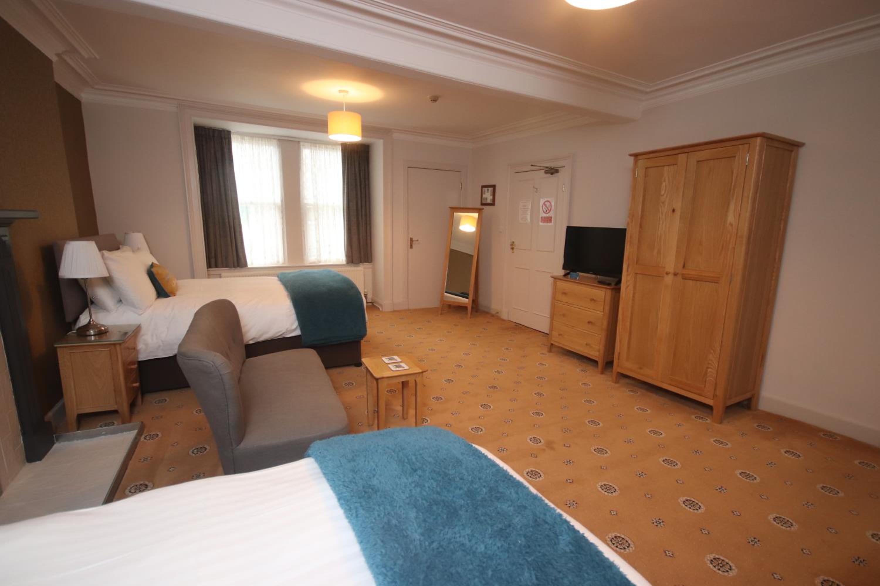 Twin Room - Disability Access photo 2