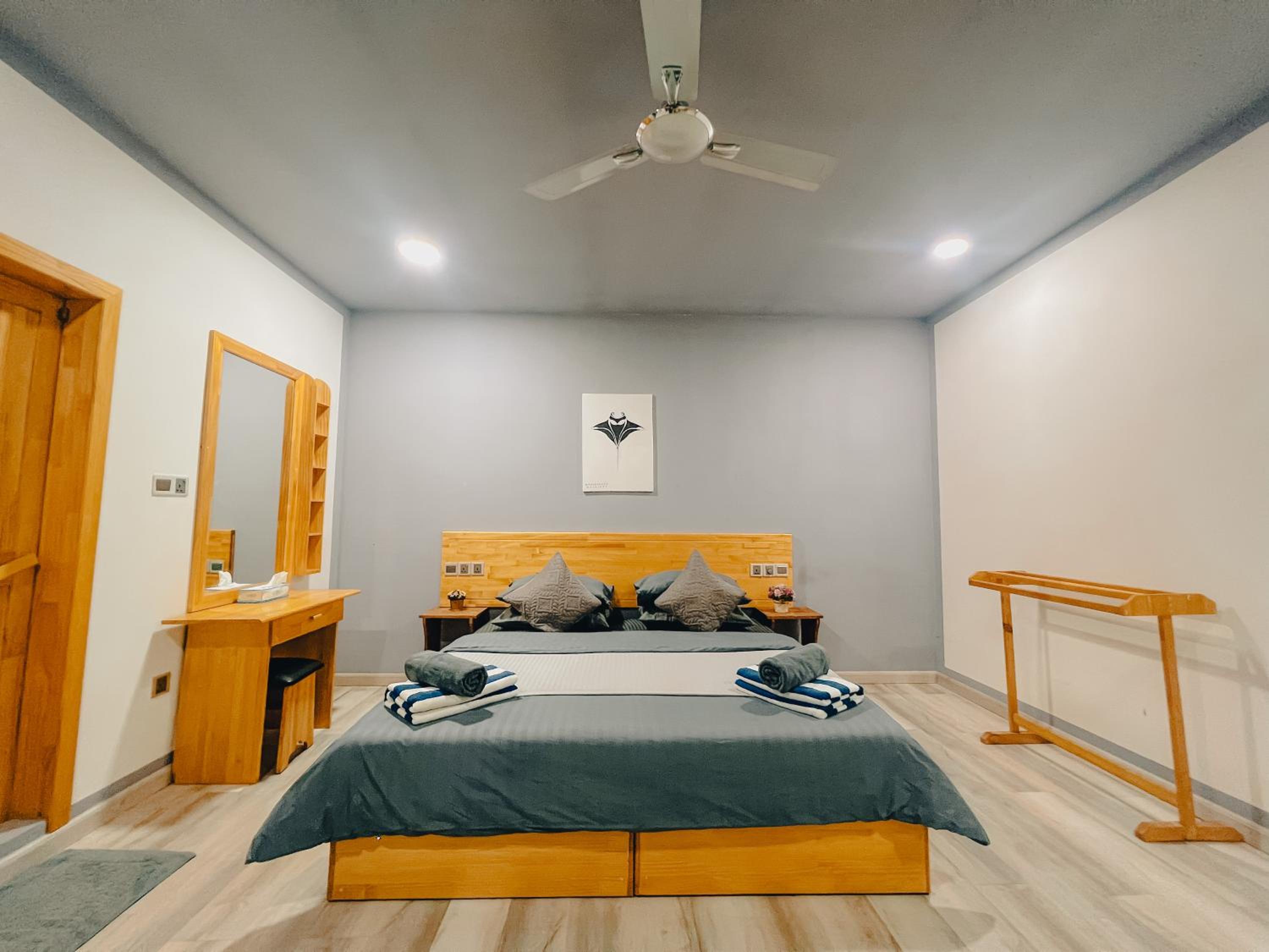 Deluxe Double Room with Balcony (10% off on Manta Snorkeling & One Trip to Nearby Dessert Island) photo 3