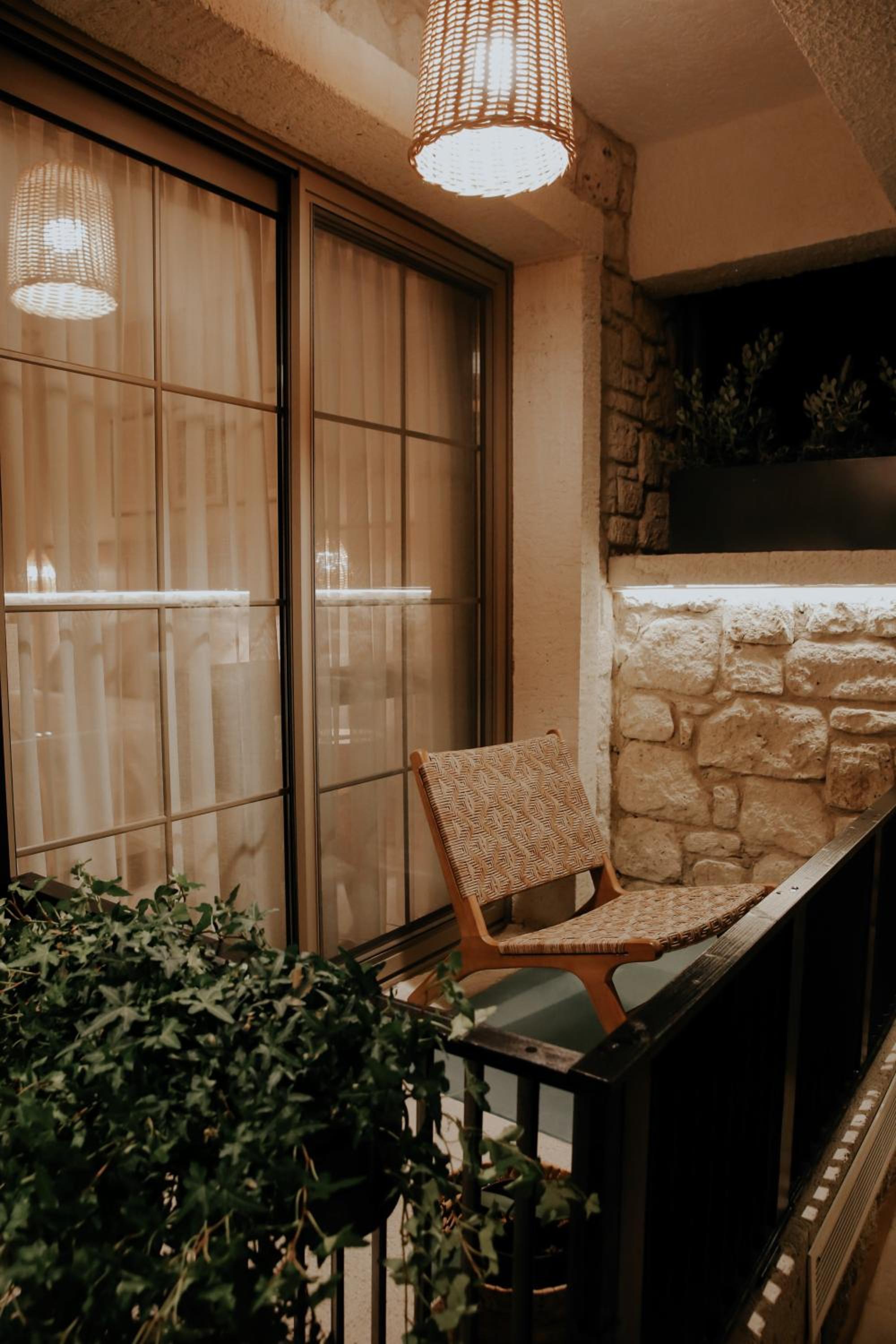 Deluxe Double Room with Balcony photo 2
