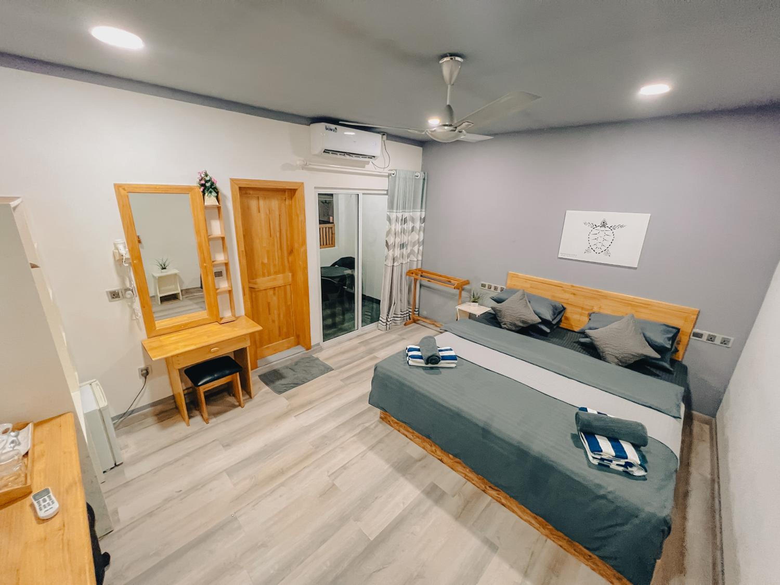 Deluxe Double Room with Balcony (10% off on Manta Snorkeling & One Trip to Nearby Dessert Island) photo 3