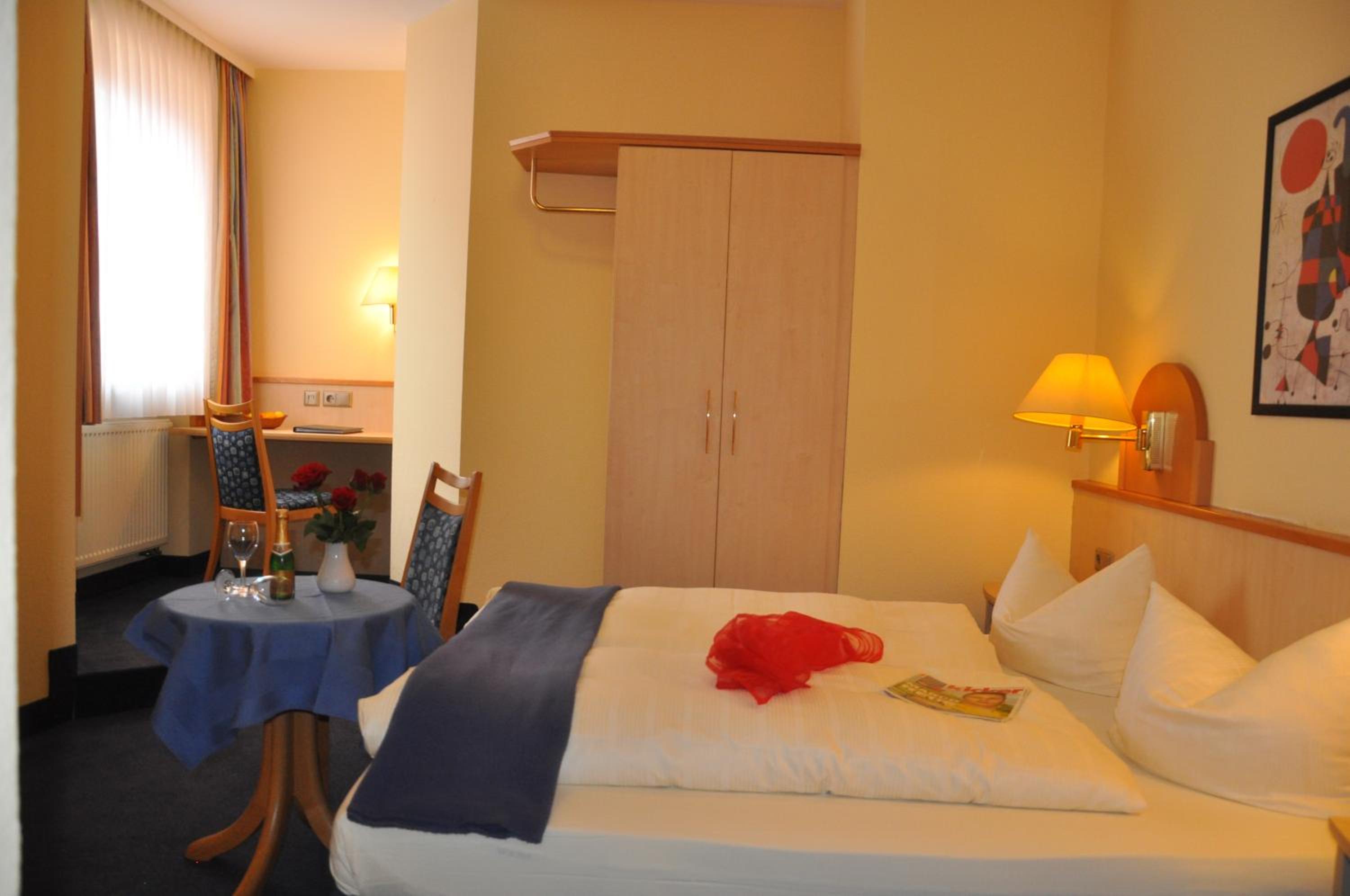 Double Room - Photo 6
