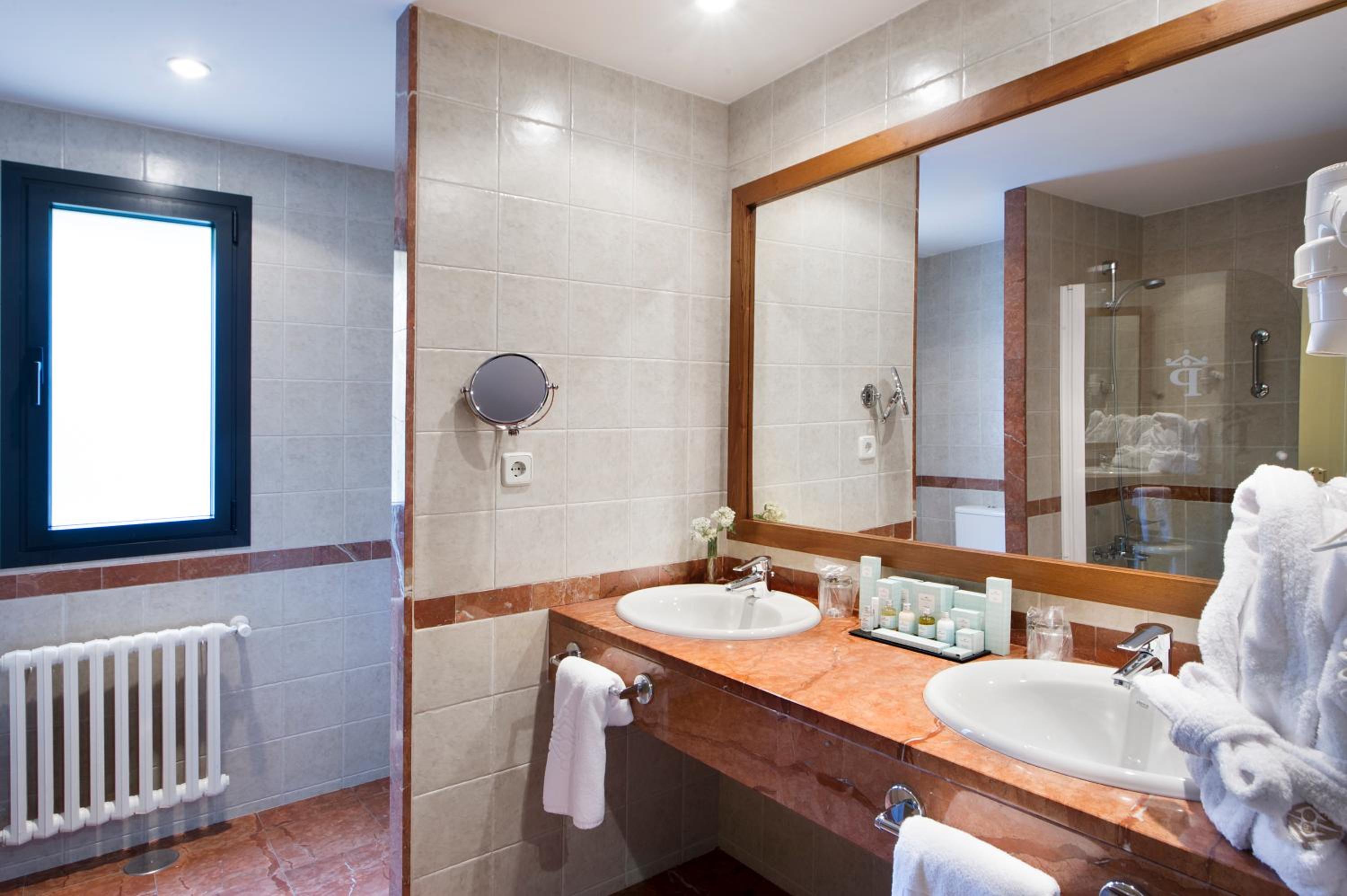 Standard Double Room - Photo 3