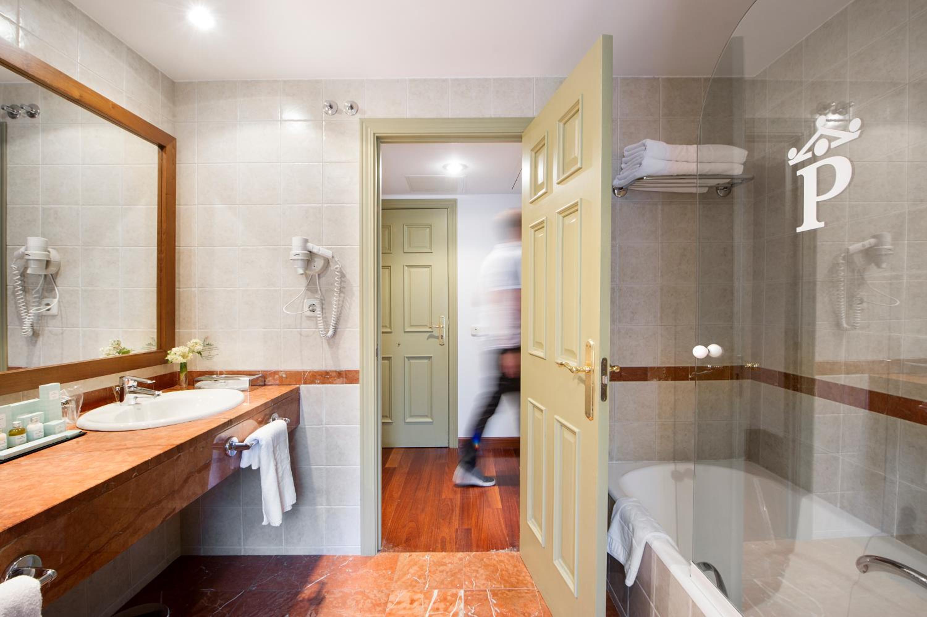 Standard Double Room - Photo 4