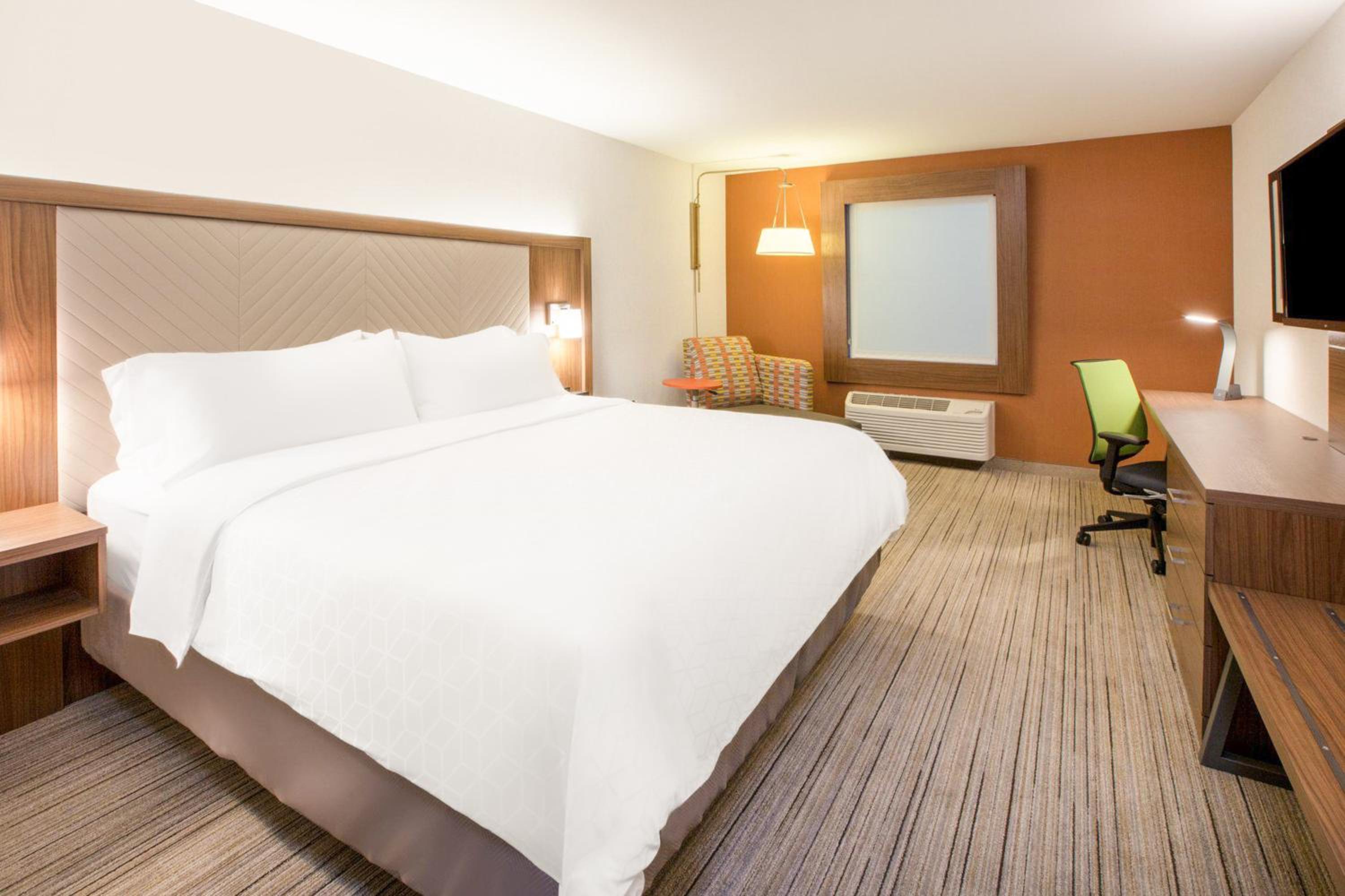 Standard King Room - Photo 3
