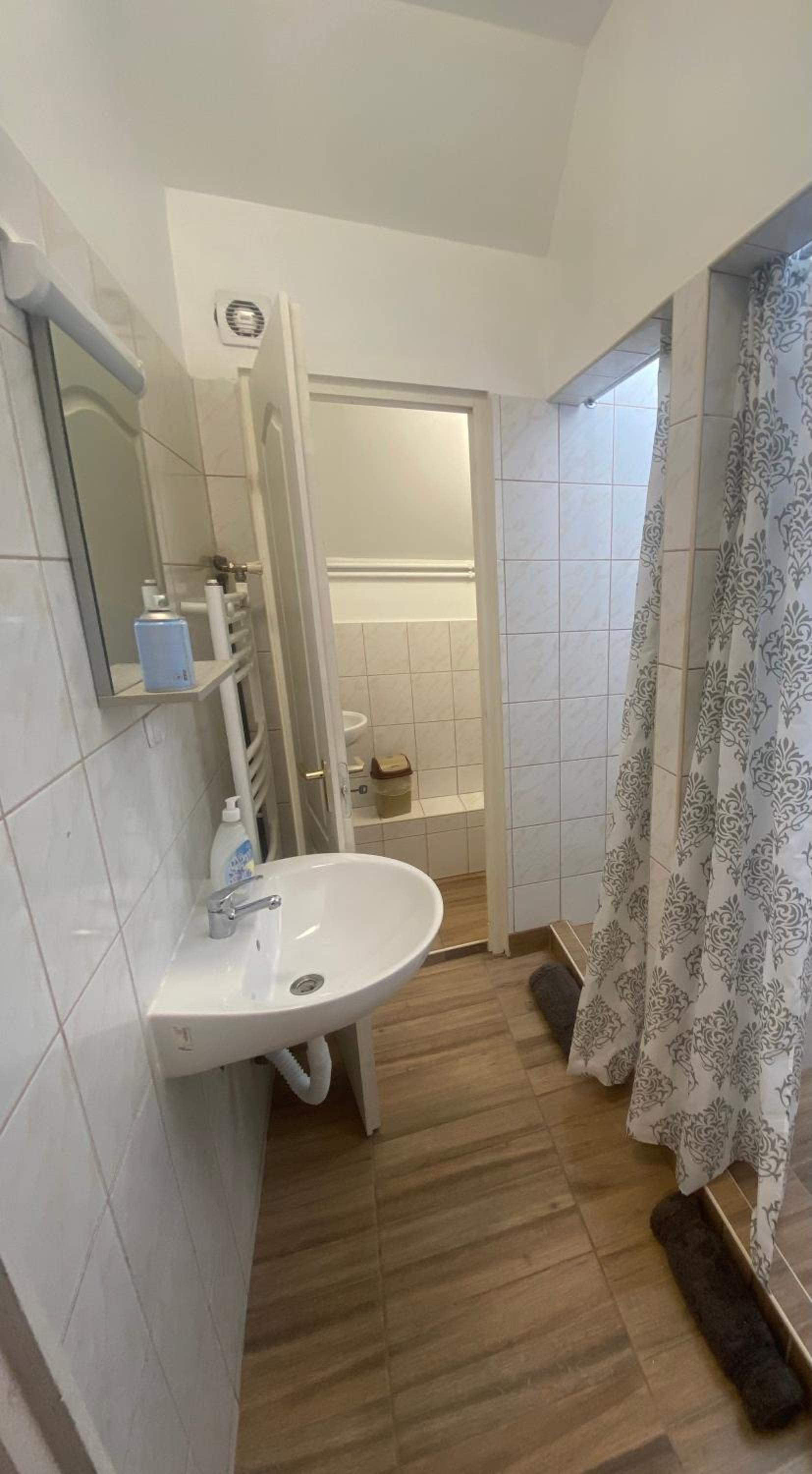 Quadruple Room With Shared Bathroom photo 2