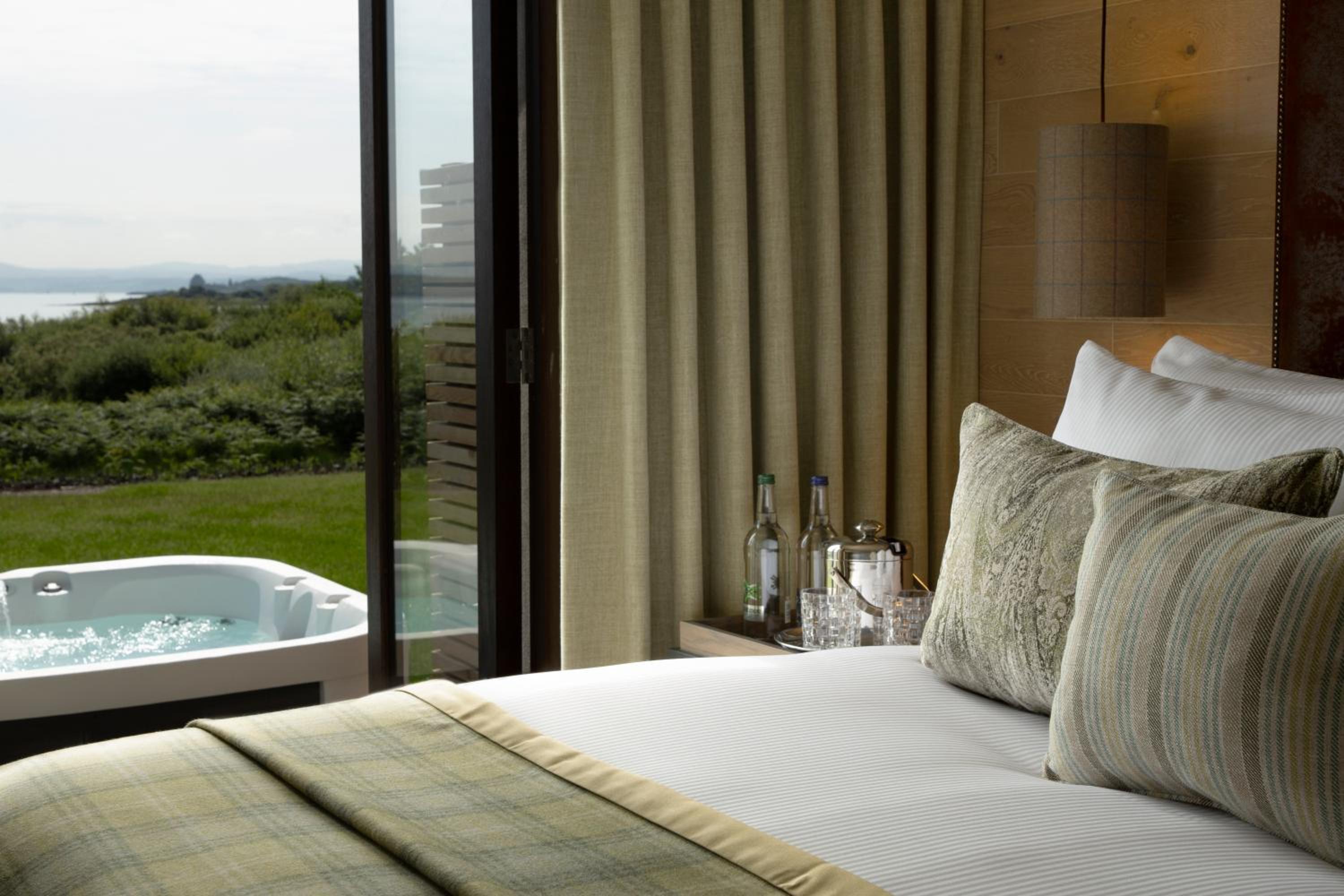 Retreat Suite with Hot Tub photo 1