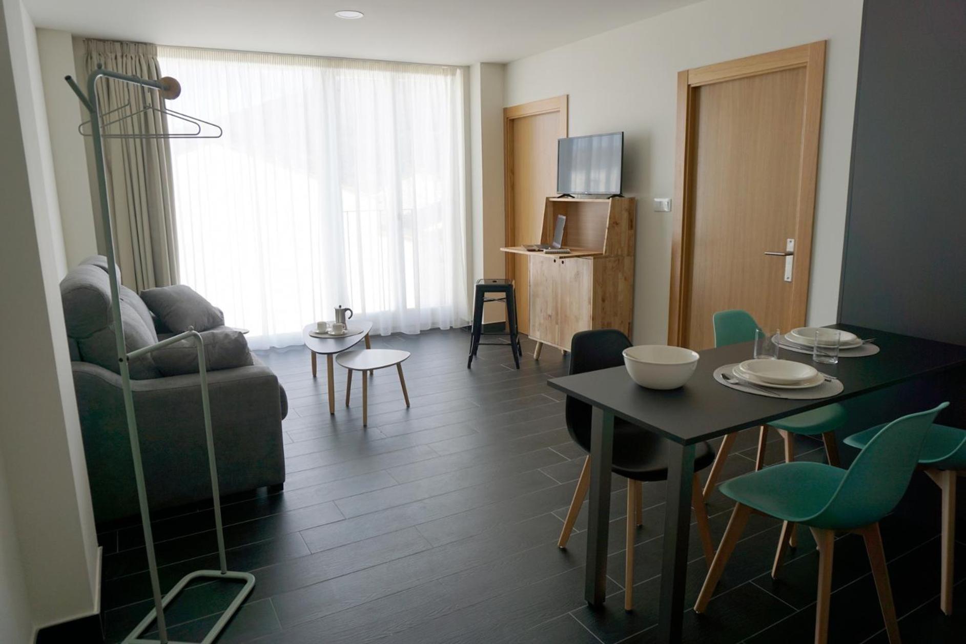 Deluxe One-Bedroom Apartment - Photo 1