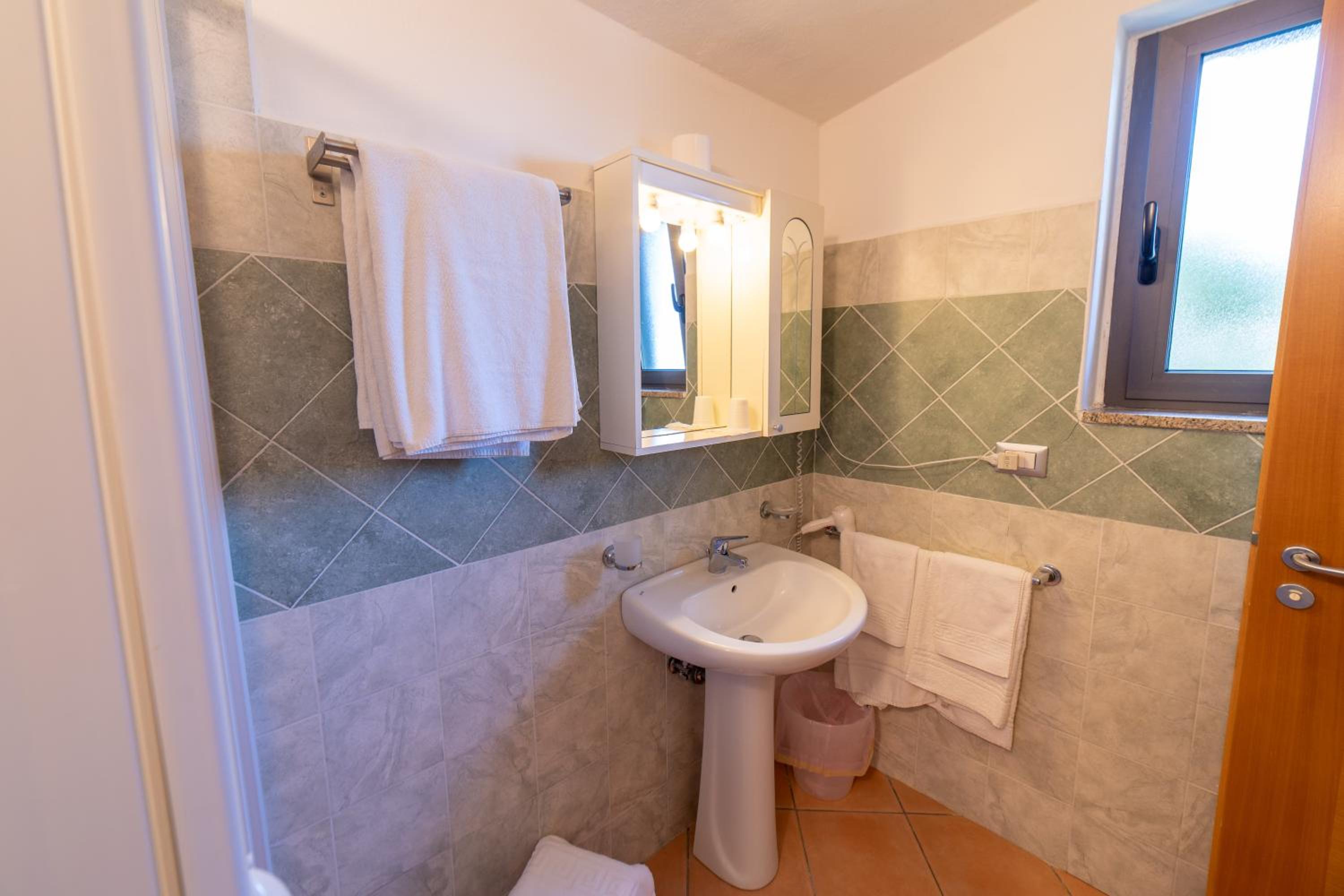 Large Double or Twin Room photo 2